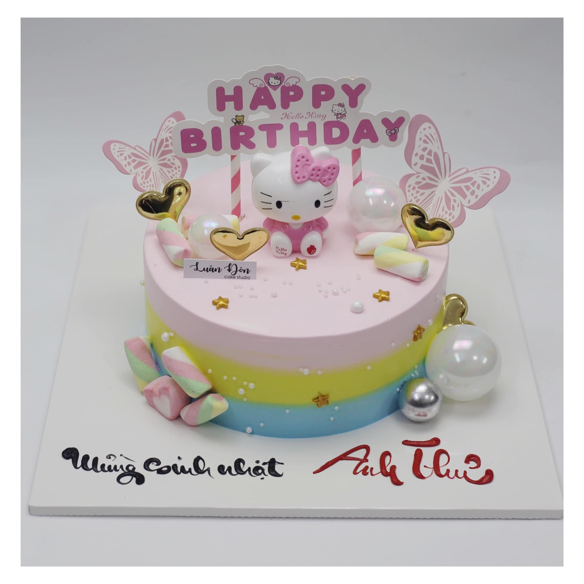 Bánh kem Hello Kitty cầu vồng sắc màu