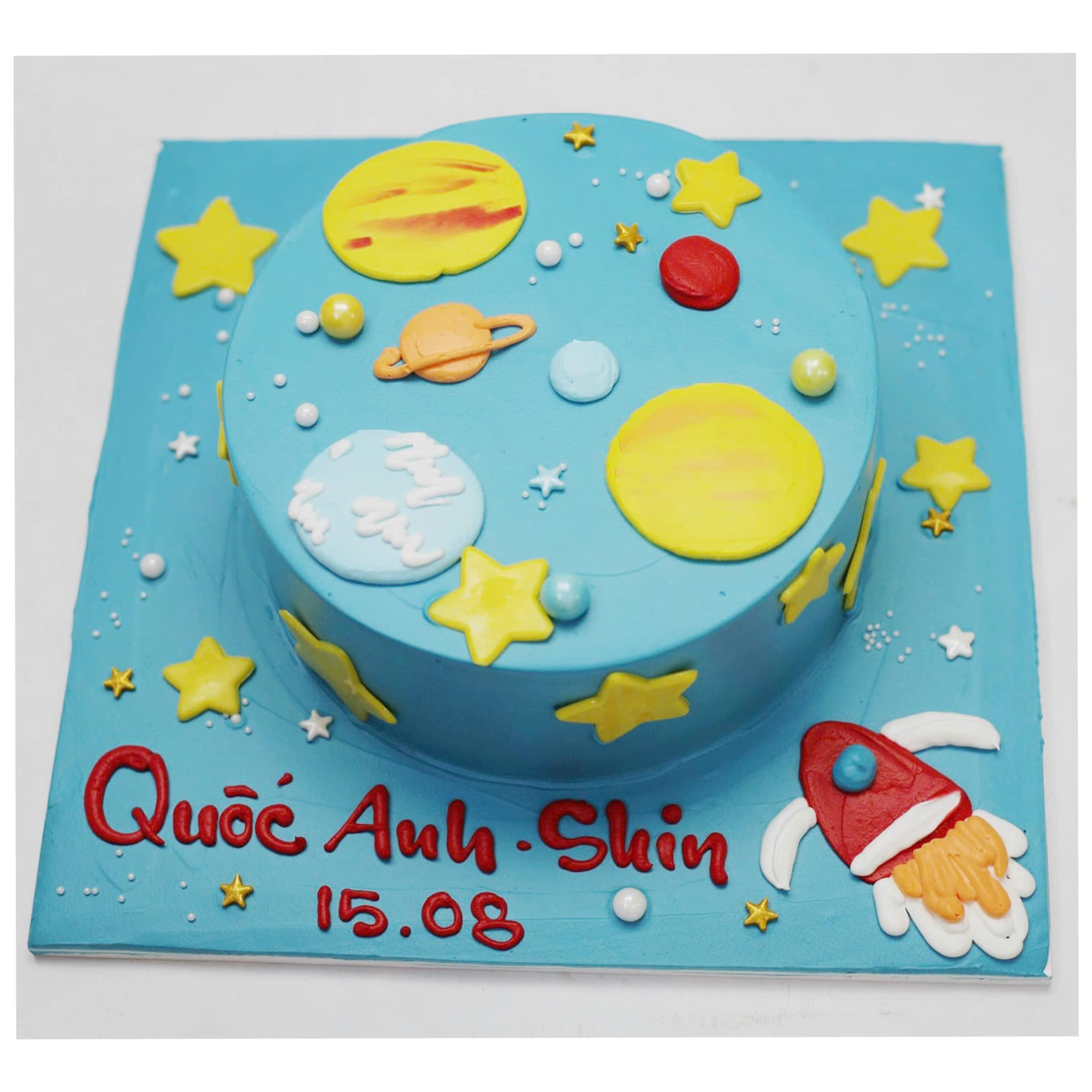 Bánh kem vũ trụ phi hành gia xanh