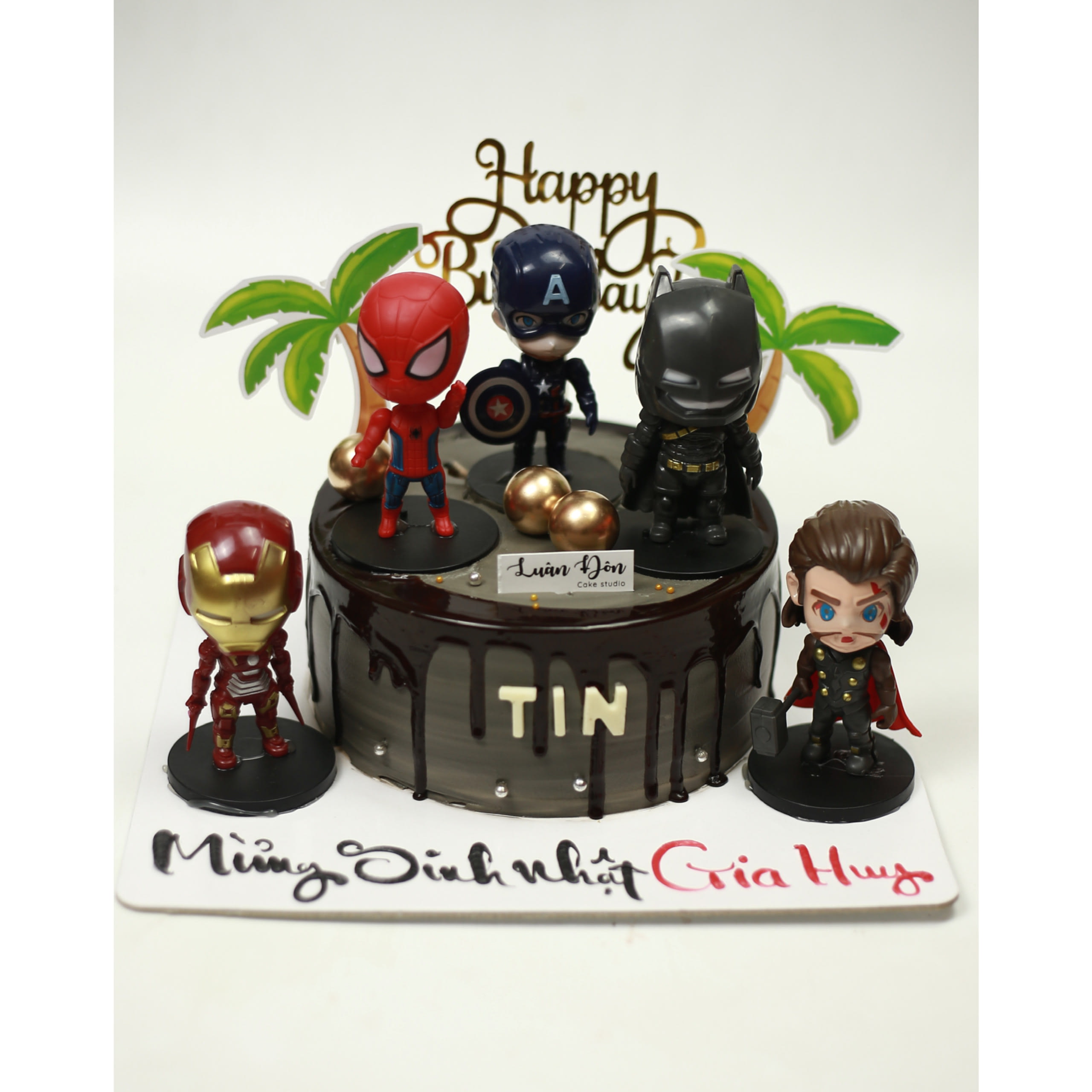 Bánh kem siêu anh hùng Avengers cho bé trai