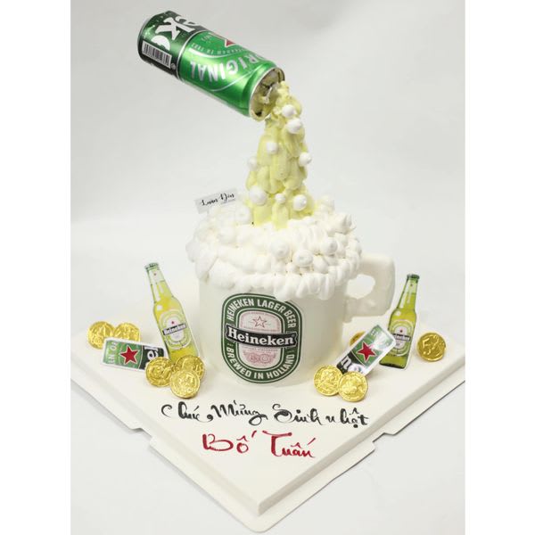 Bánh kem cốc bia Heineken đổ độc đáo