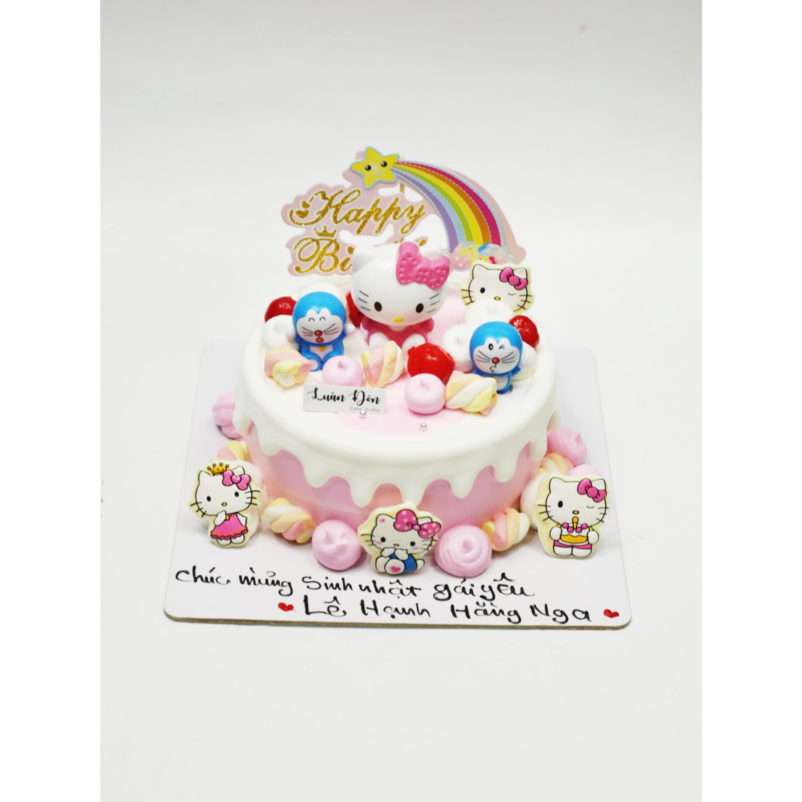 Bánh kem Hello Kitty và Doraemon đáng yêu