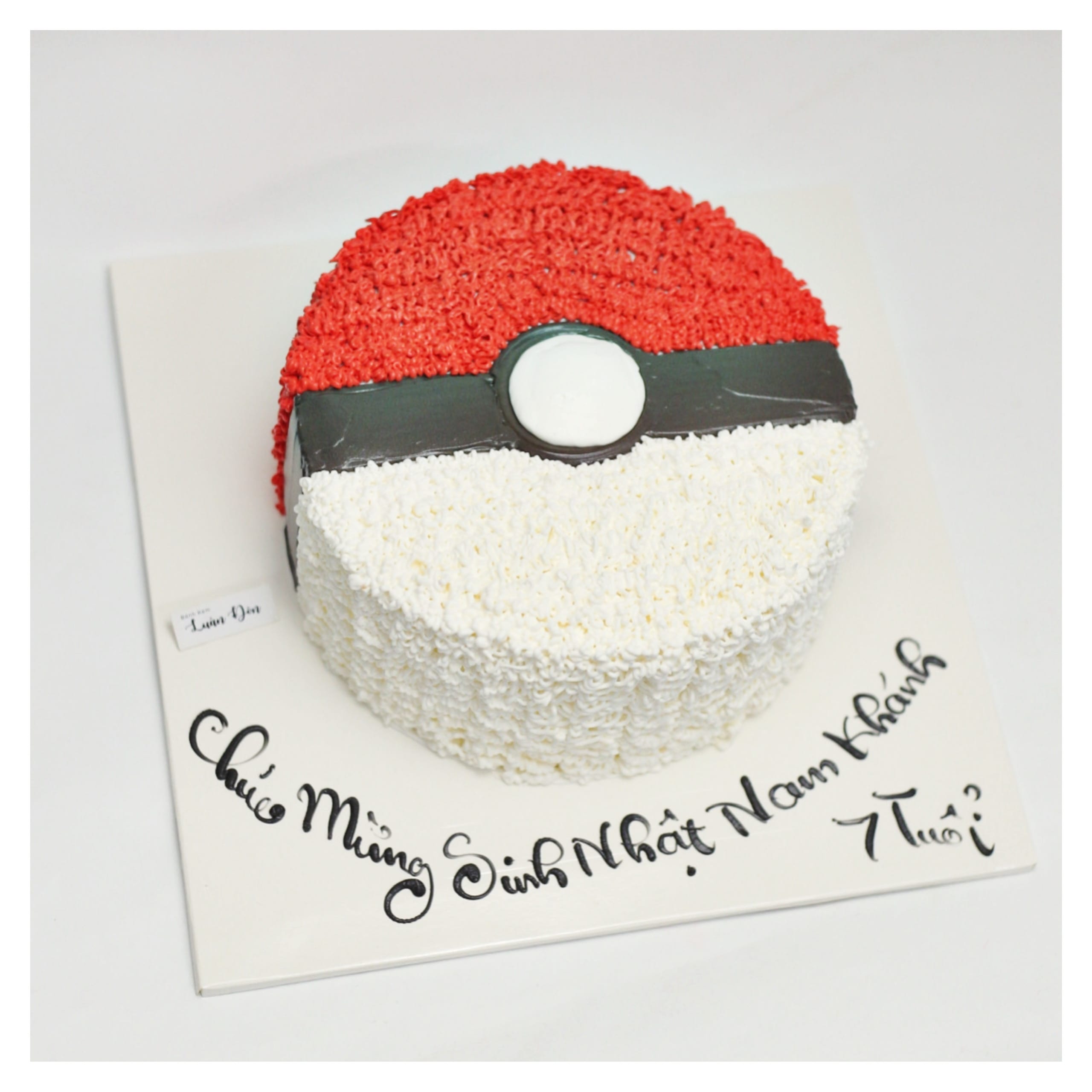 Bánh kem tạo hình quả bóng Pokemon màu sắc