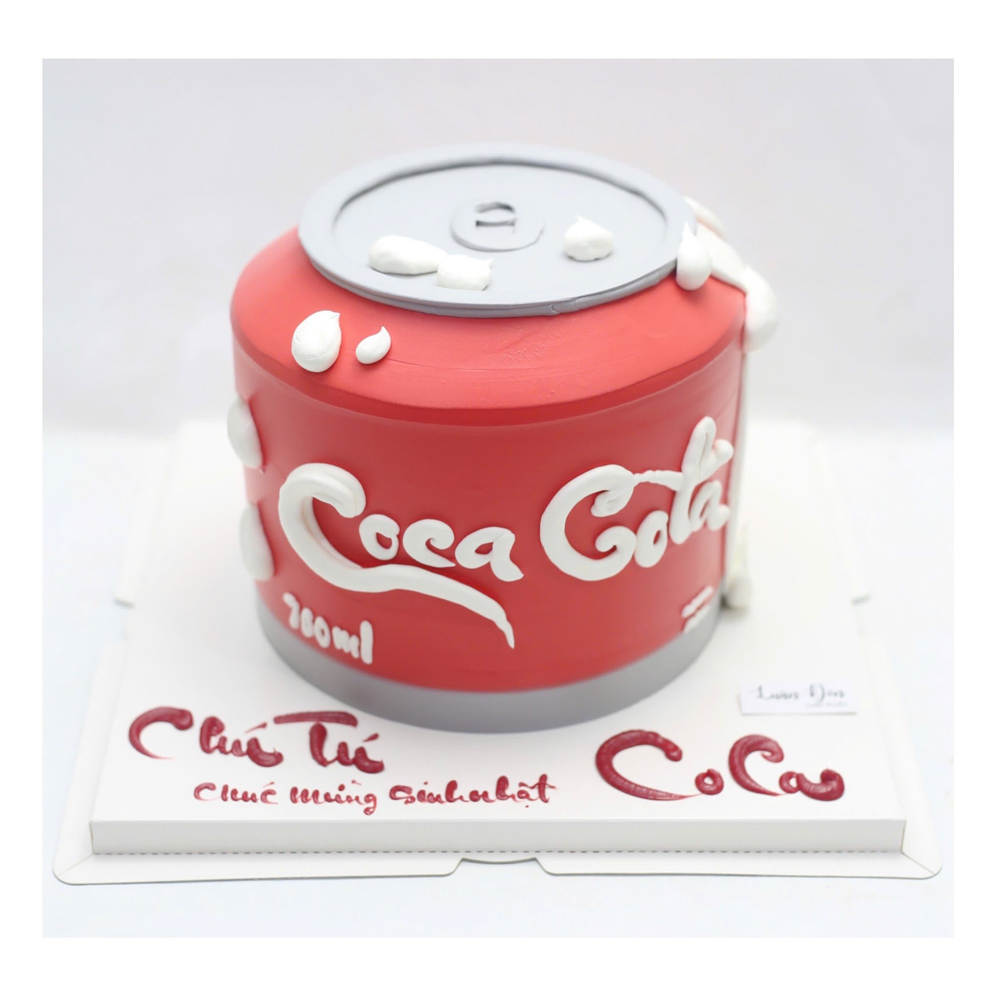 Bánh kem tạo hình lon Coca Cola đỏ