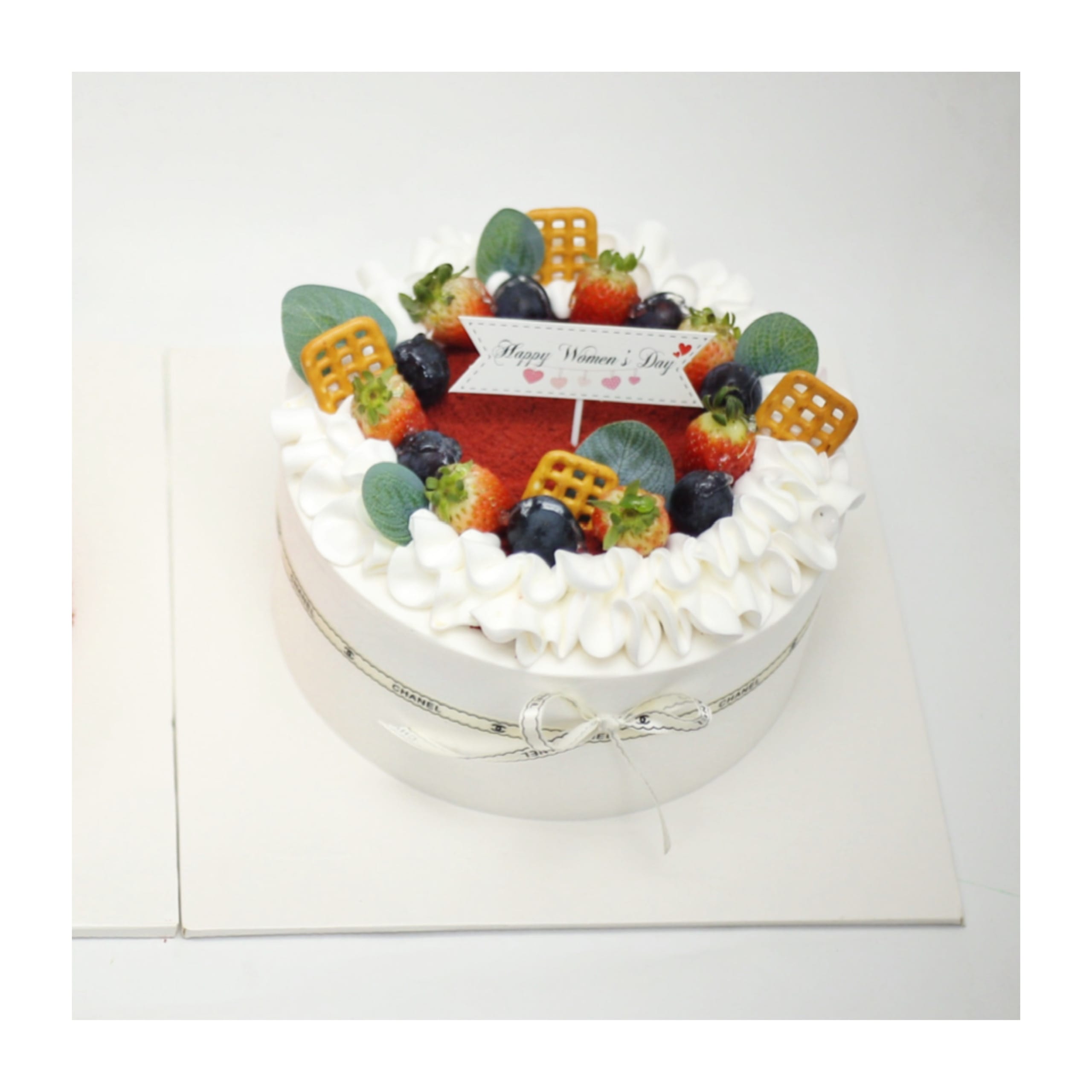 Bánh red velvet sang trọng chủ đề 20-10