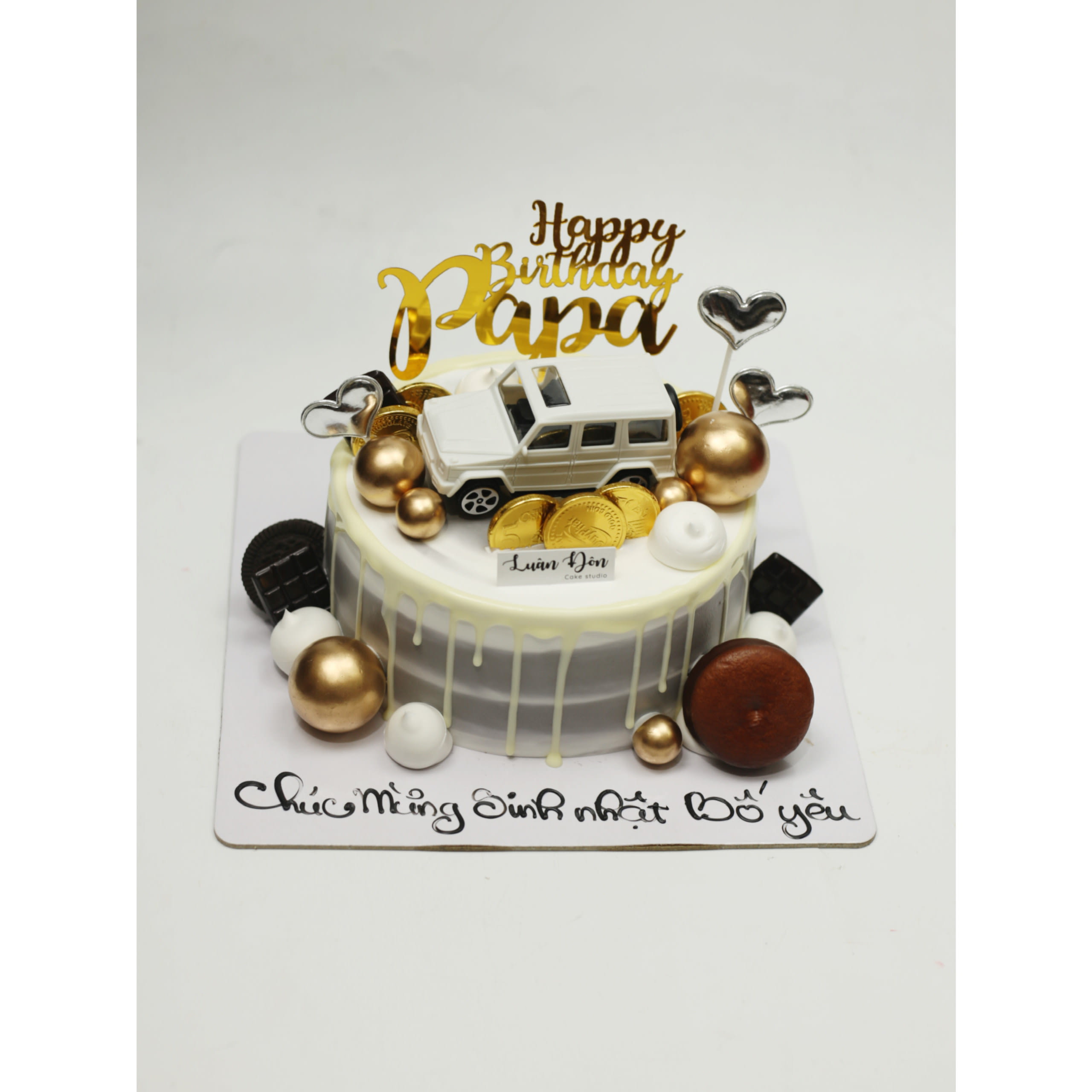 Bánh kem ô tô sang trọng tặng bố