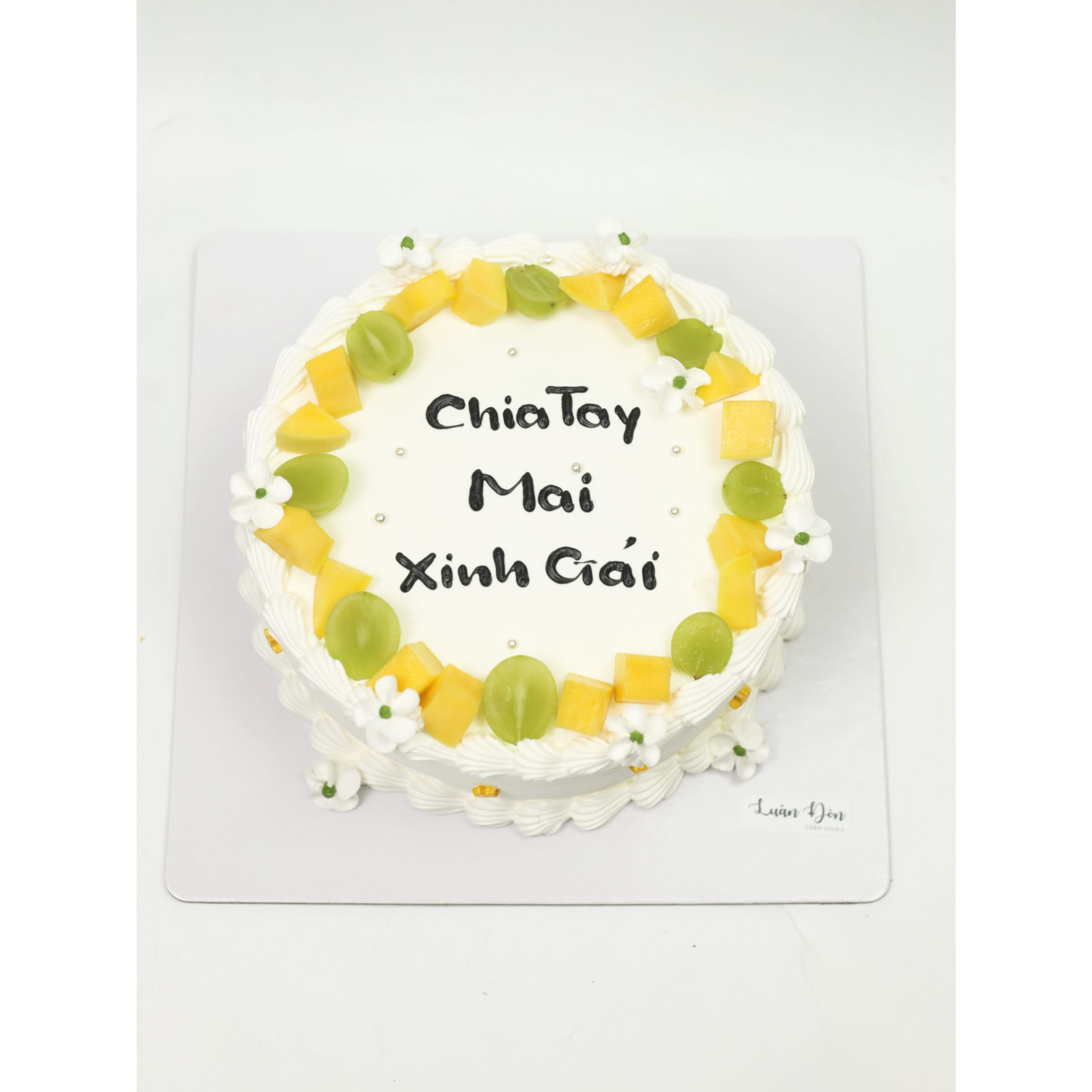 Bánh kem hoa quả tươi dịu dàng