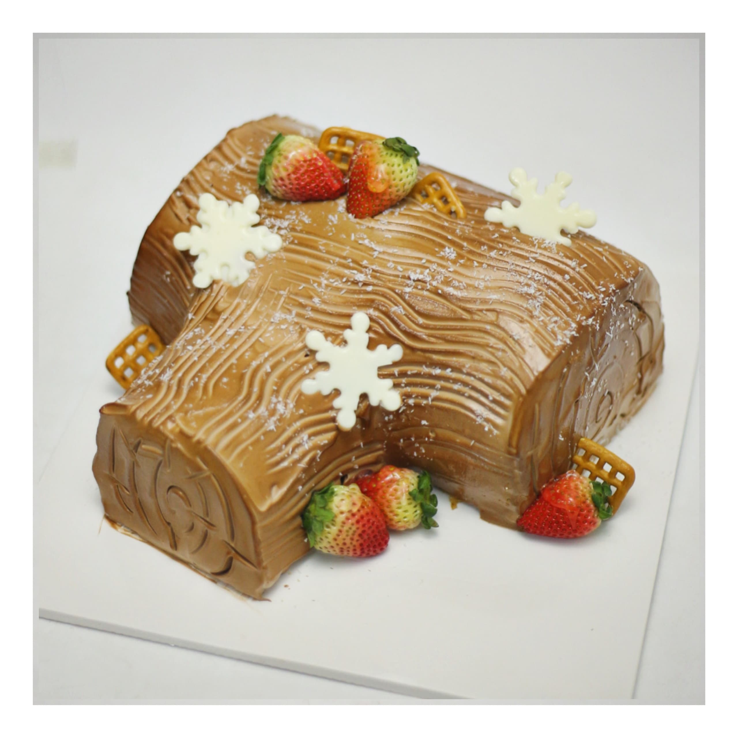 Bánh kem khúc cây sô-cô-la Noel dâu tây