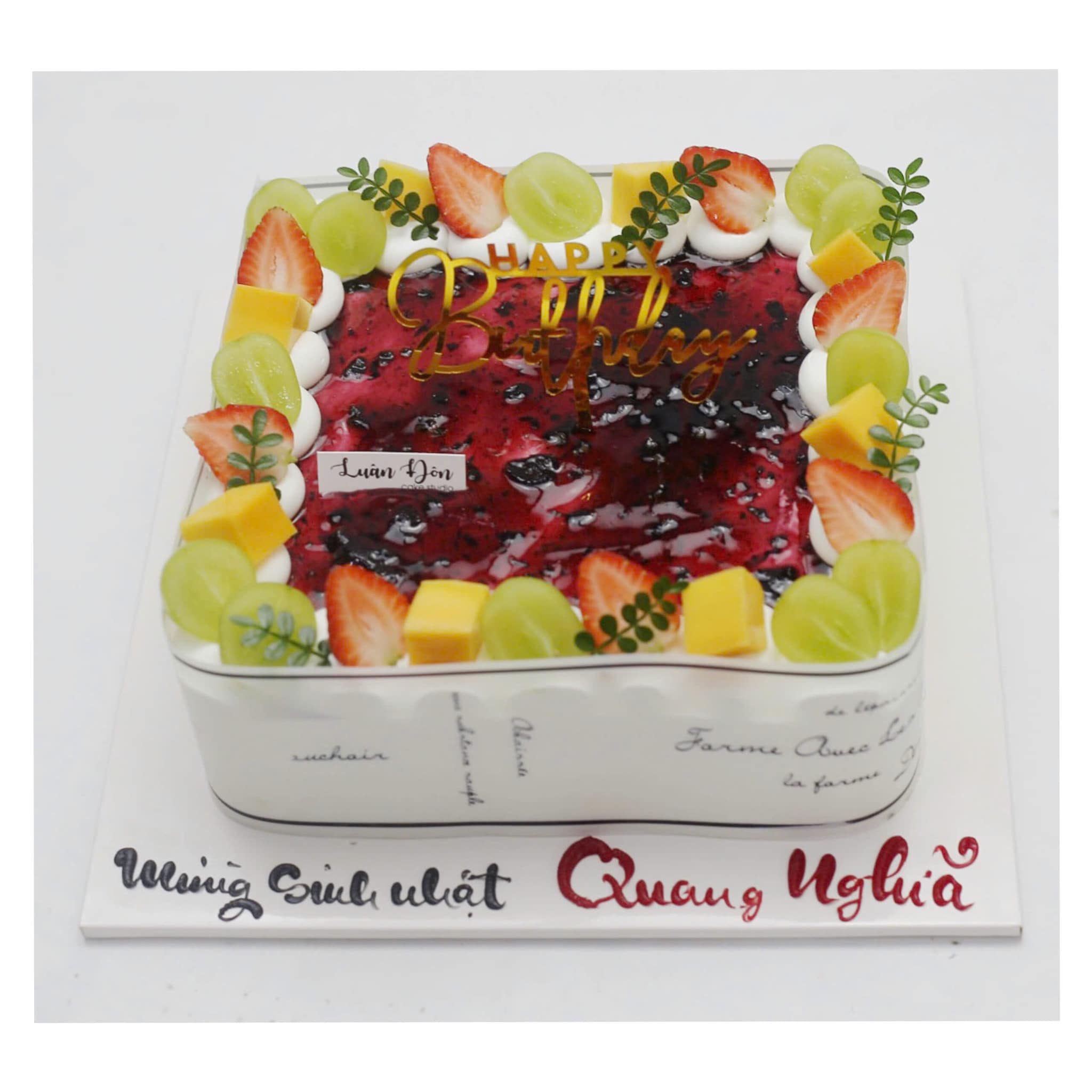Bánh kem hoa quả sốt việt quất tươi