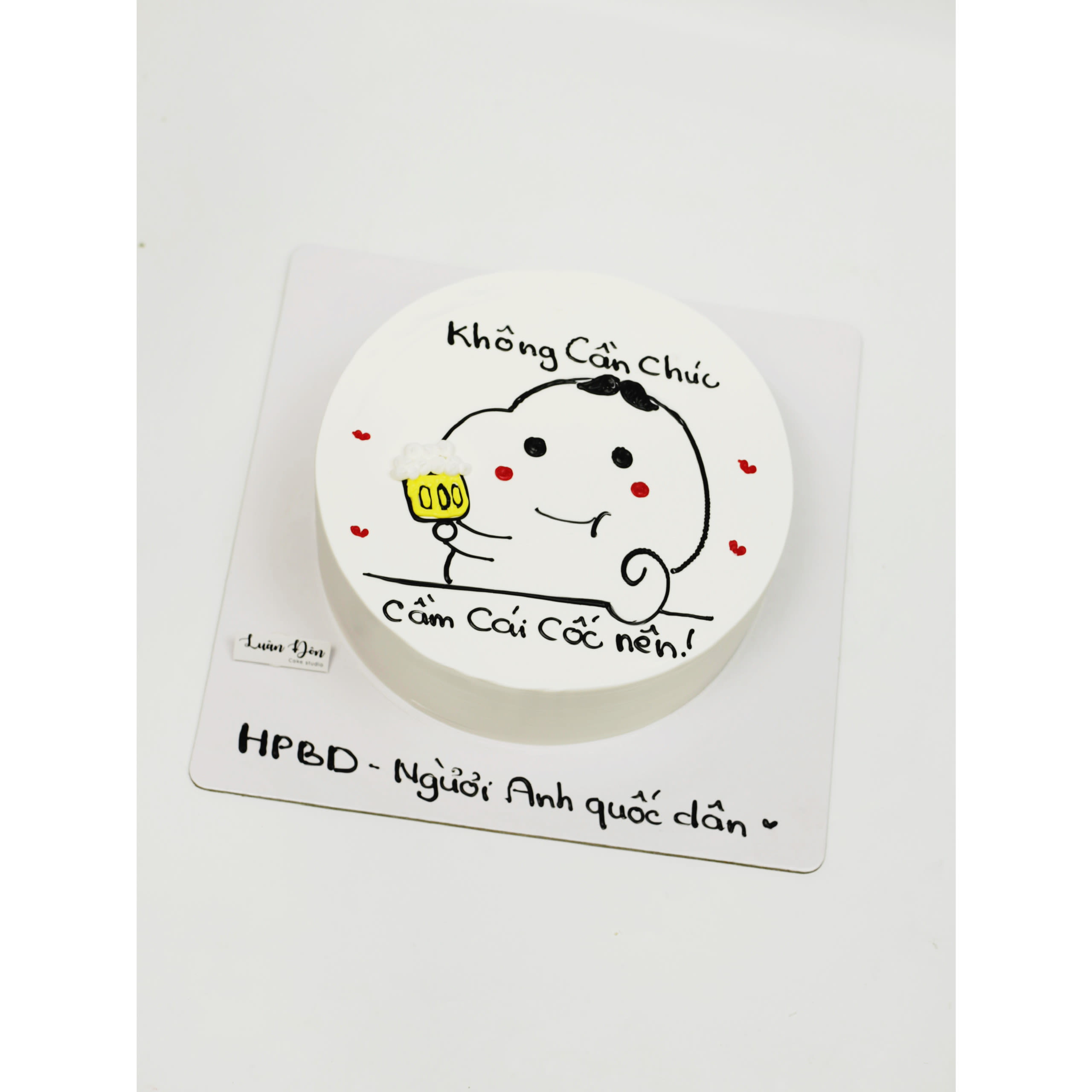 Bánh kem bento vẽ hình người đàn ông uống bia