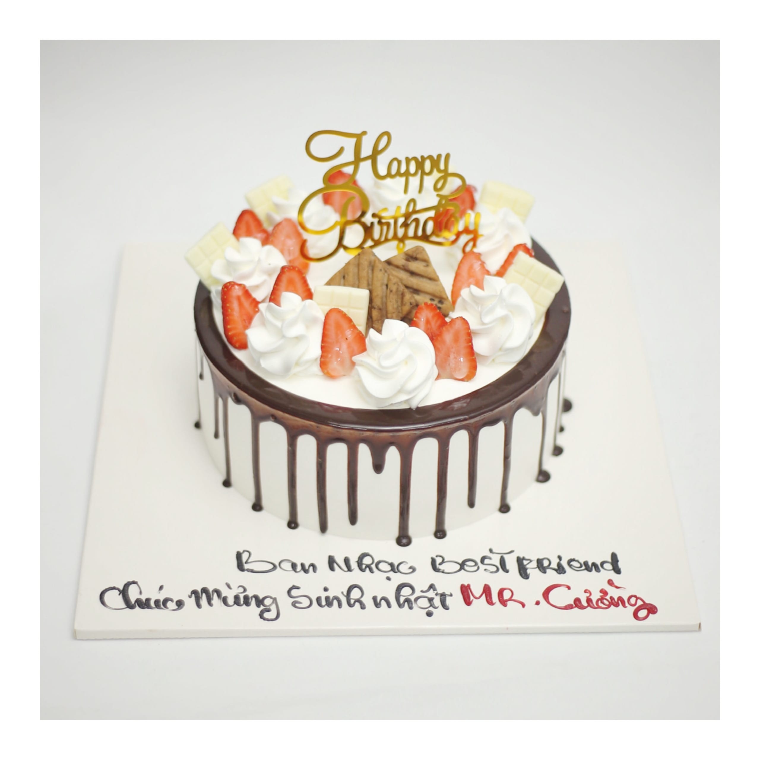 Bánh kem sốt sô-cô-la chảy cùng dâu tây