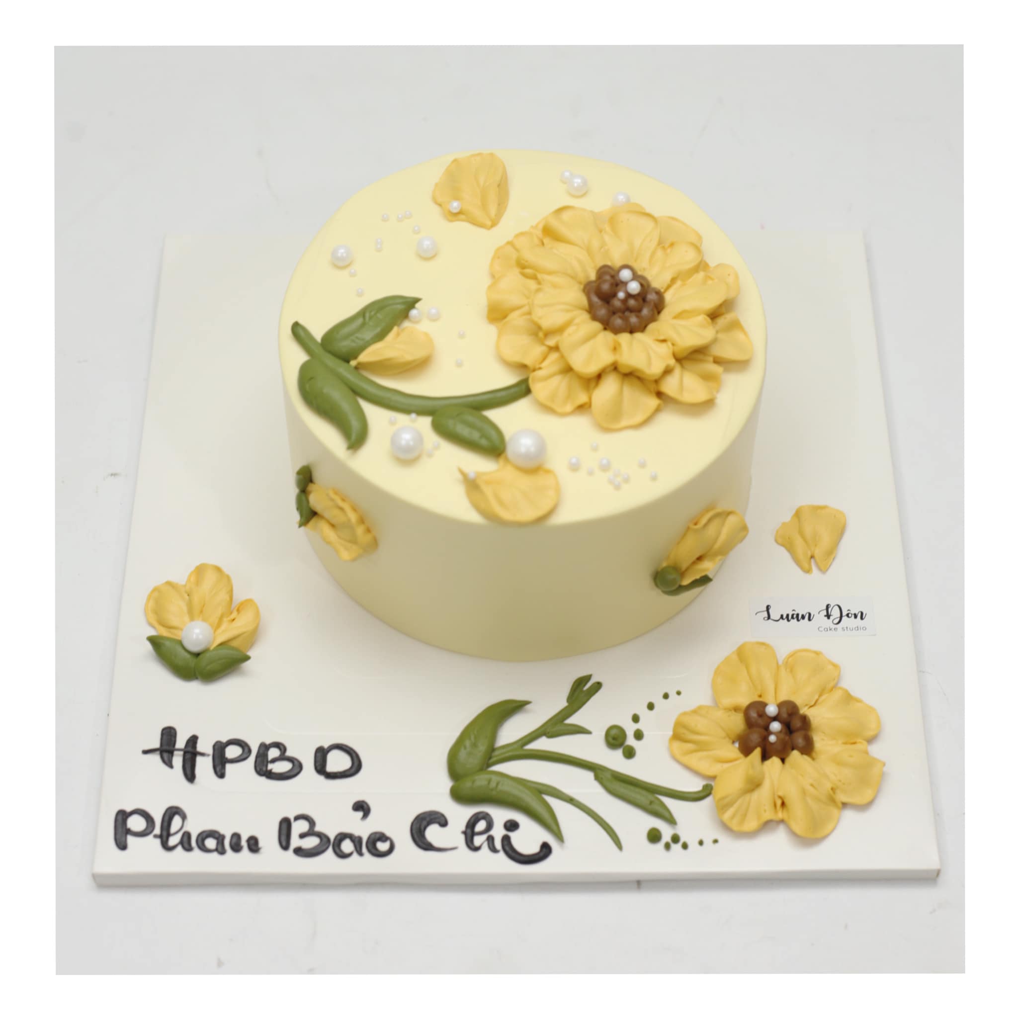 Bánh kem hoa hướng dương vàng rực rỡ