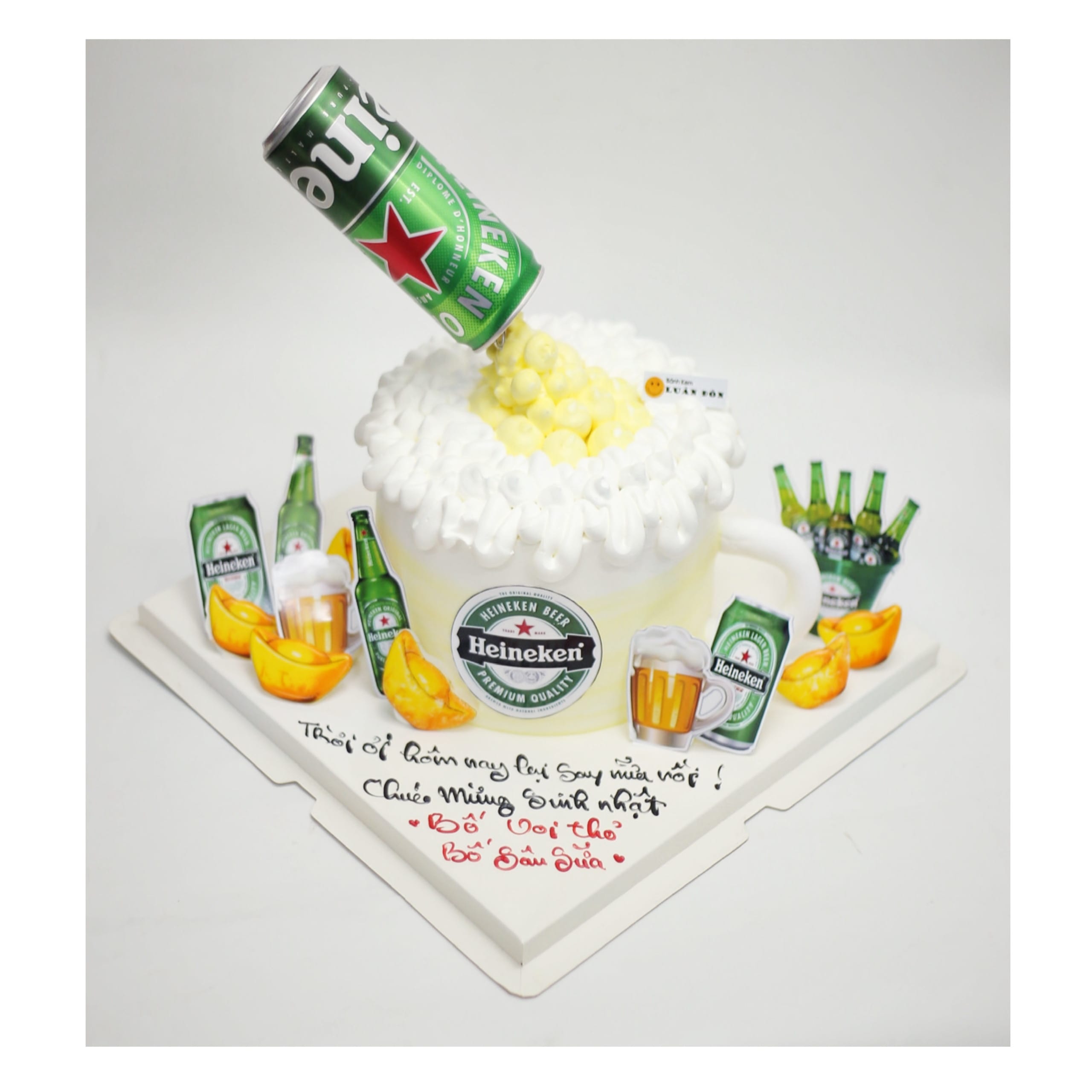 Bánh kem bia Heineken tạo hình 3D độc đáo