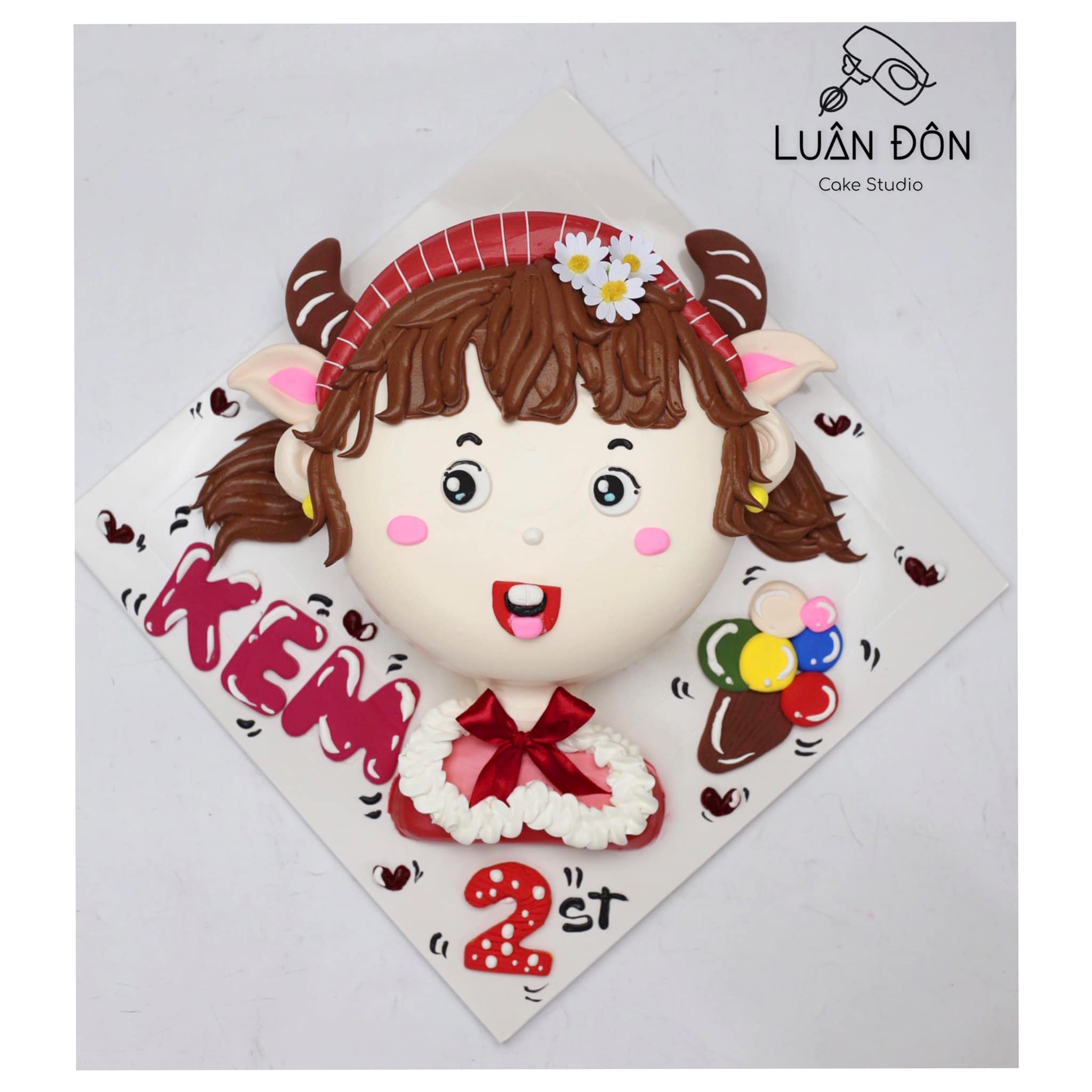 Bánh kem tạo hình bé gái tuổi Sửu