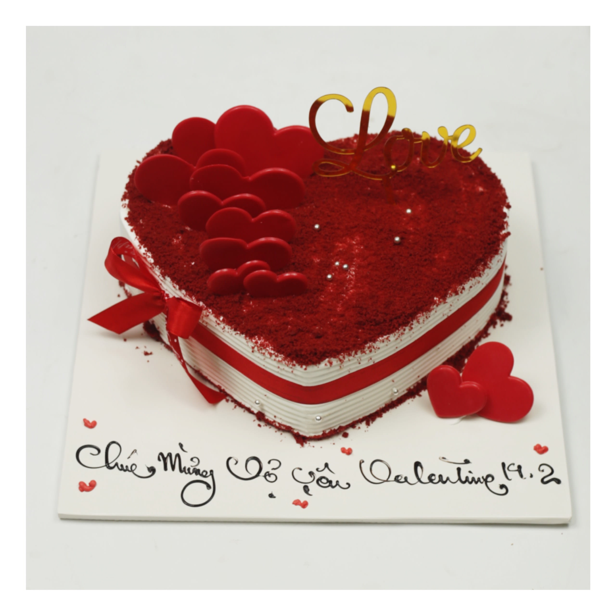 Bánh kem trái tim đỏ tặng vợ ngày Valentine