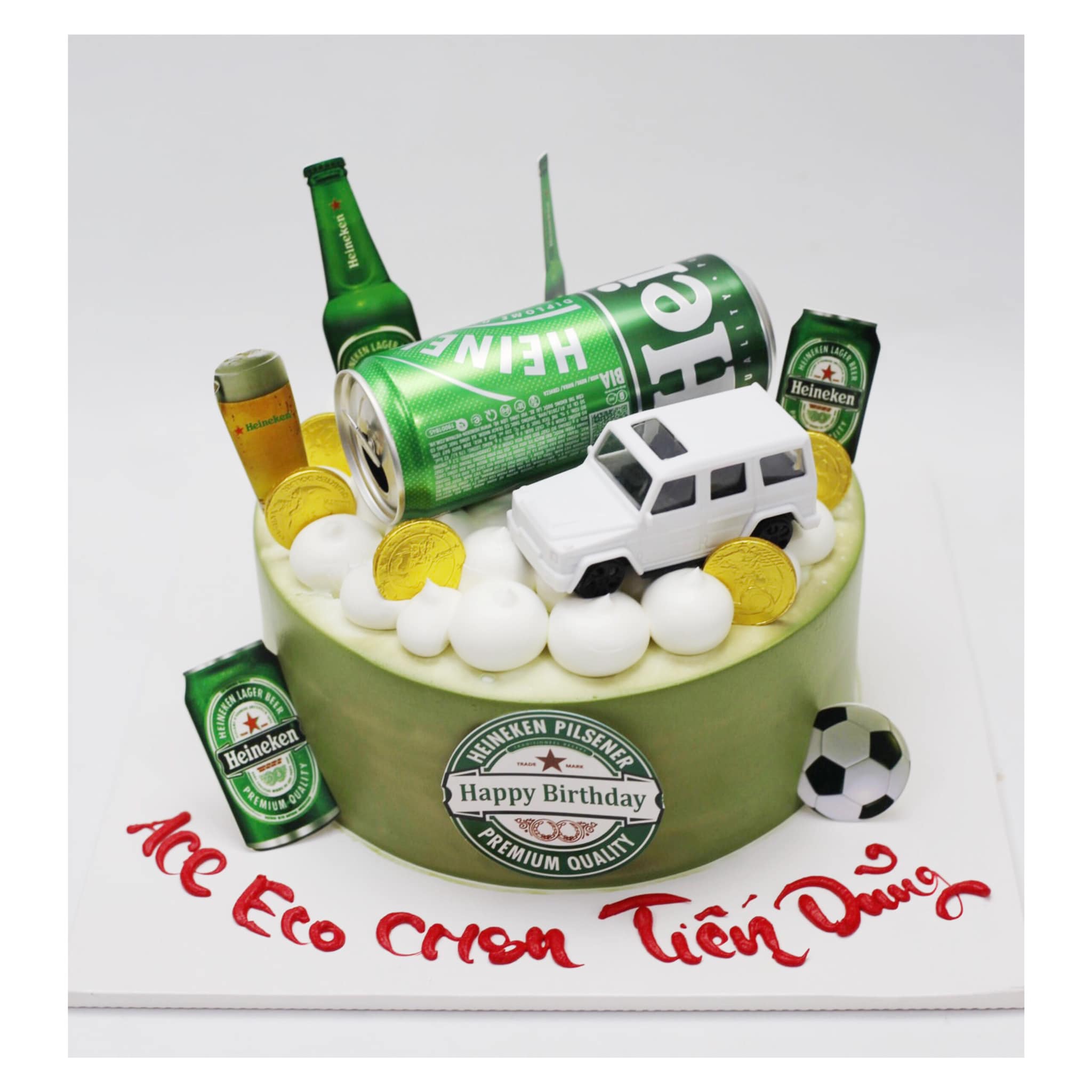 Bánh kem Heineken và xe hơi trắng