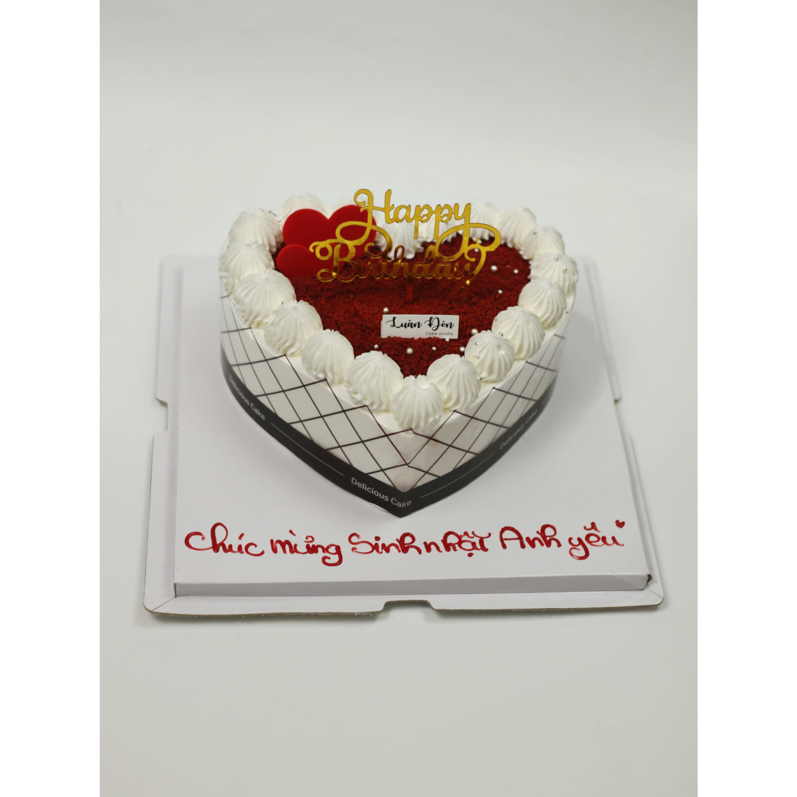 Bánh kem trái tim Red Velvet sang trọng