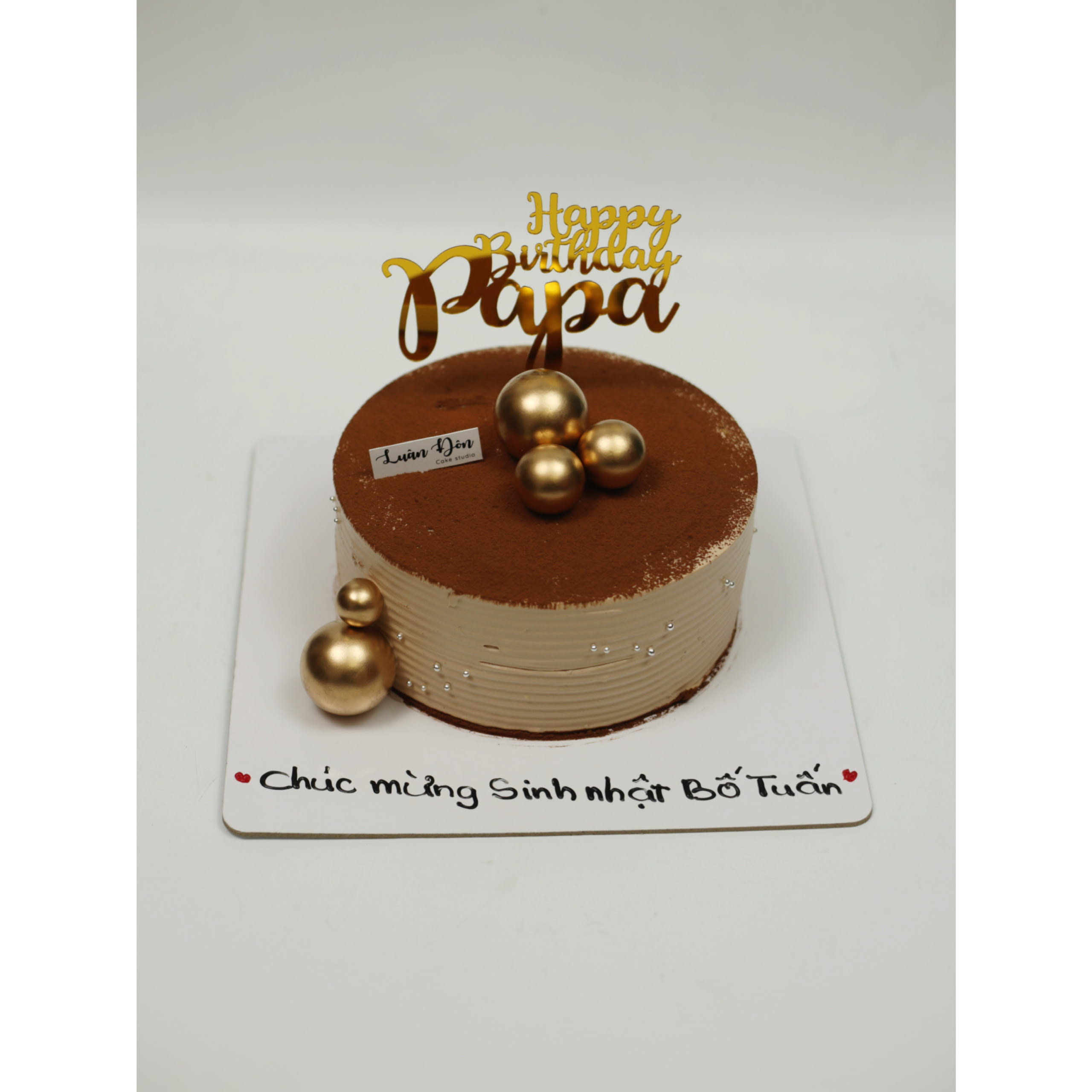 Bánh tiramisu phủ bột cacao sang trọng cho bố