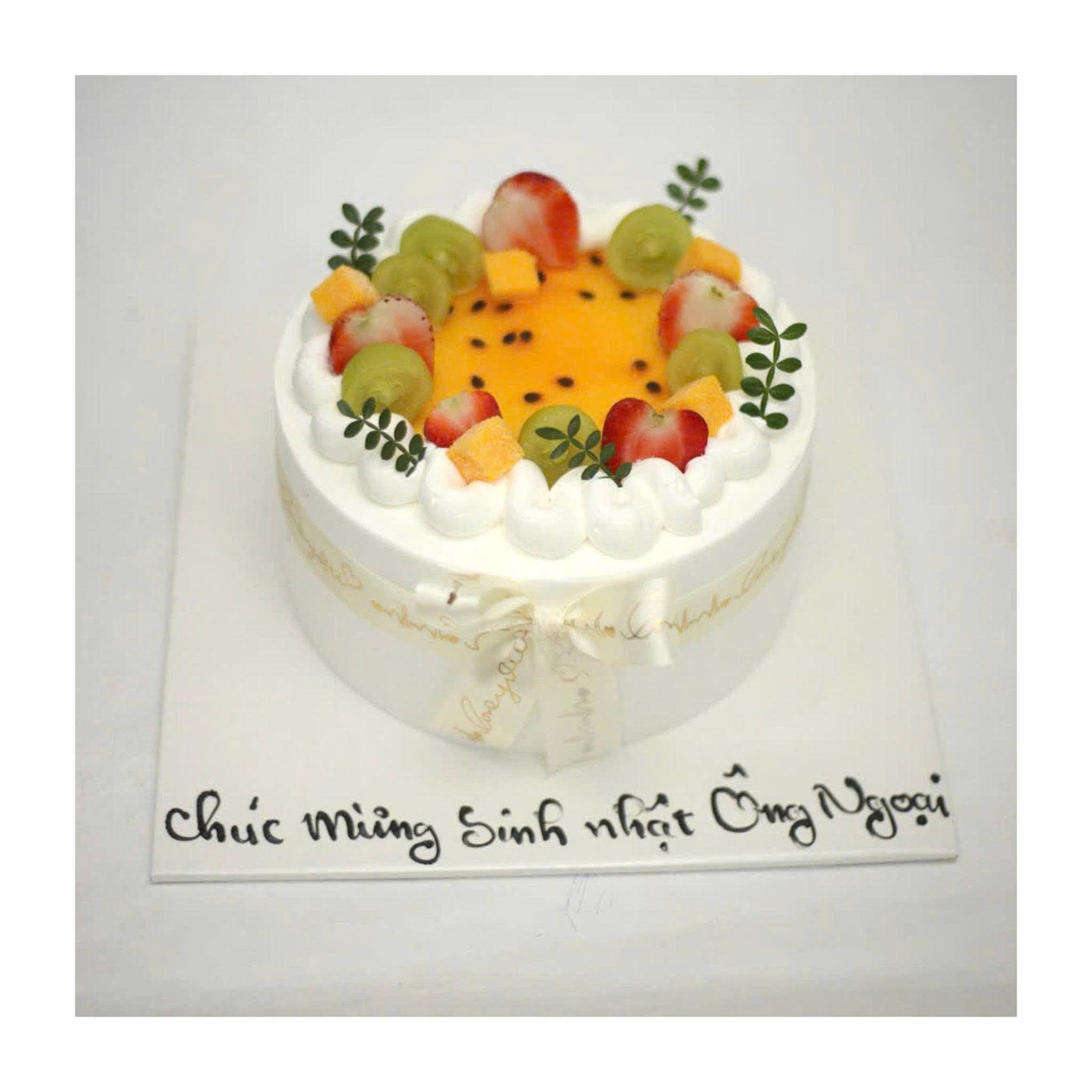 Bánh sinh nhật trái cây nhiệt đới