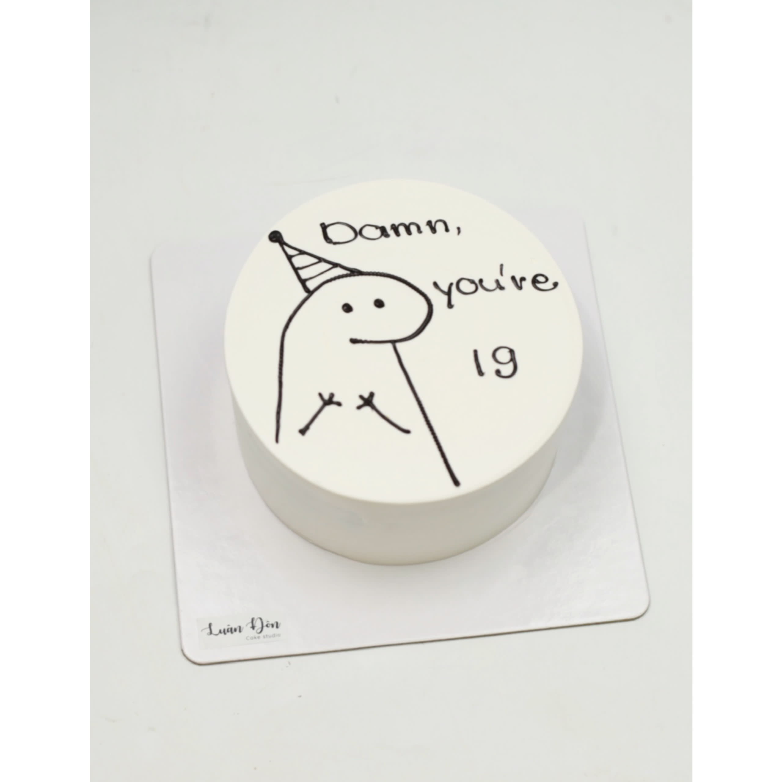 Bento cake vẽ nhân vật hoạt hình 19 tuổi