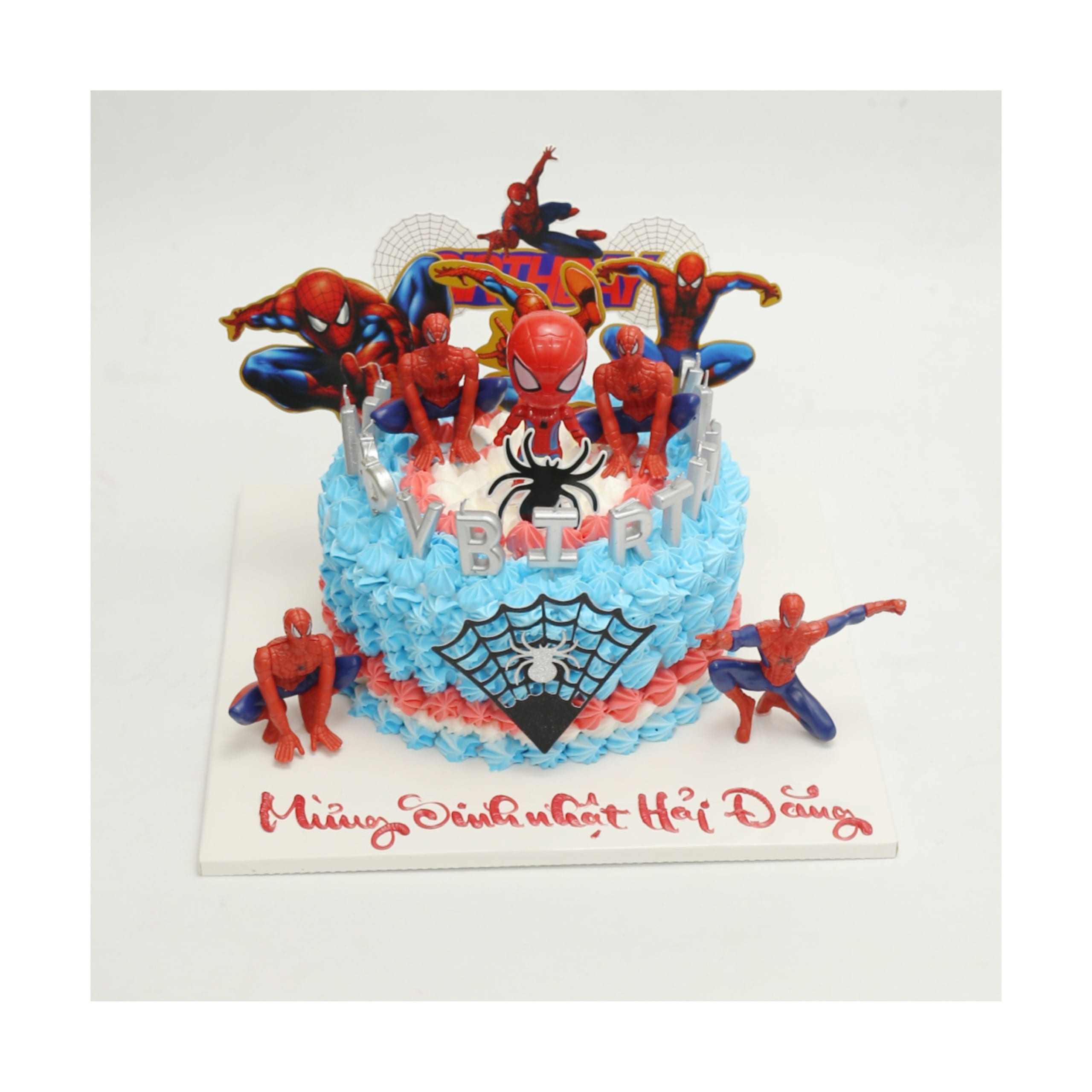 Bánh kem xanh dương trang trí nhiều mô hình Spider-Man