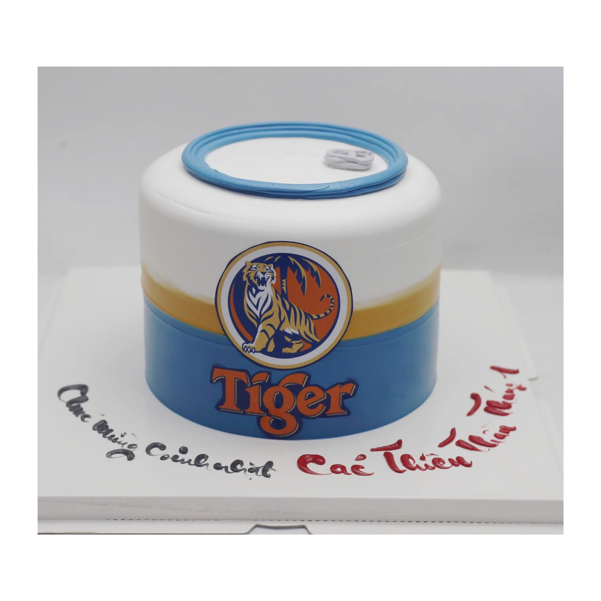 Bánh kem tạo hình lon bia Tiger độc đáo