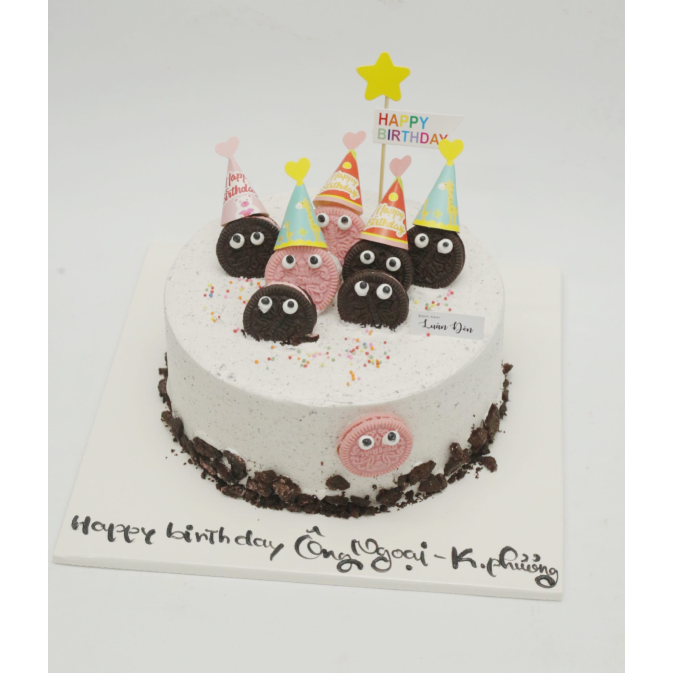 Bánh kem Oreo trang trí hình mặt thú