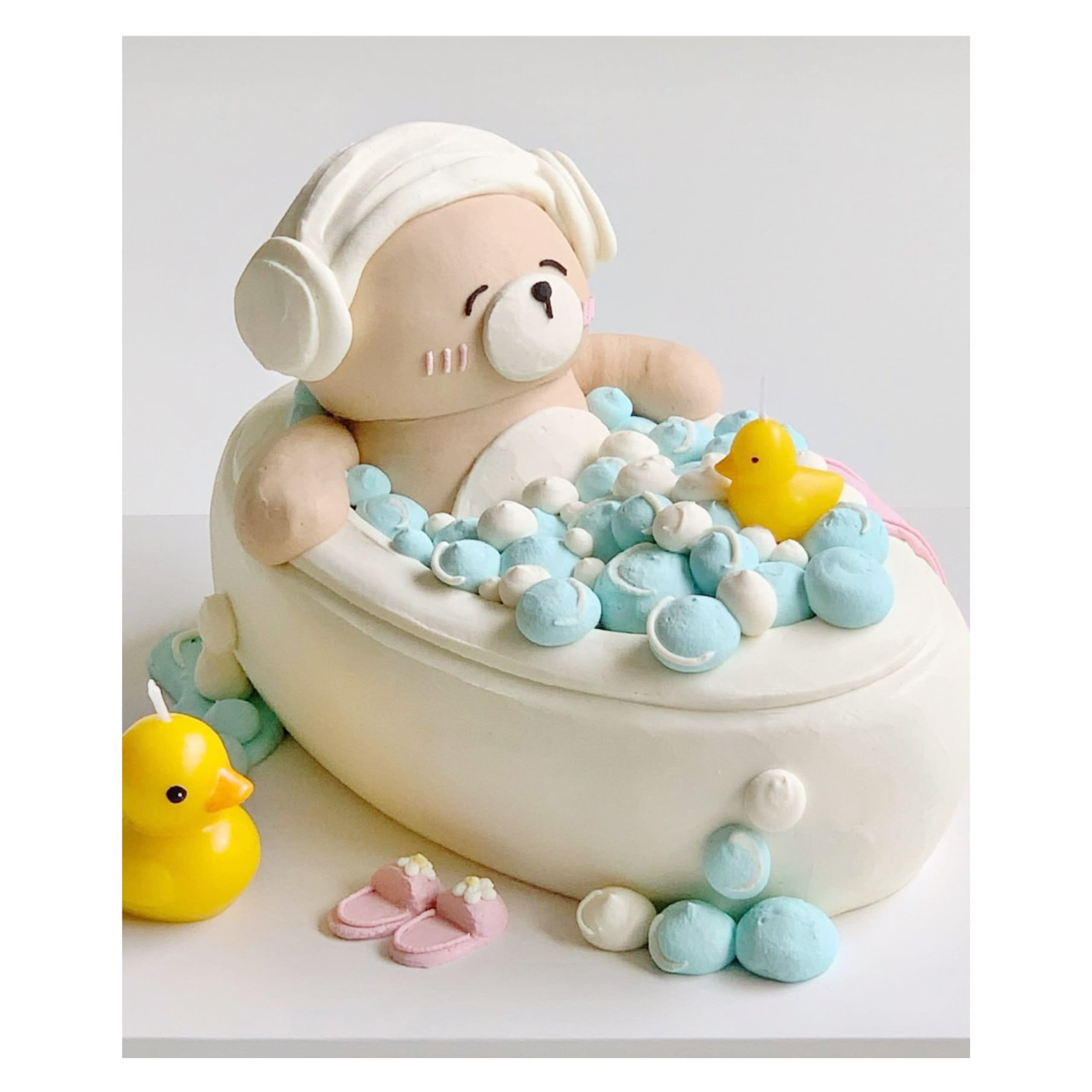 Bánh kem gấu Teddy ngâm bồn tắm đáng yêu
