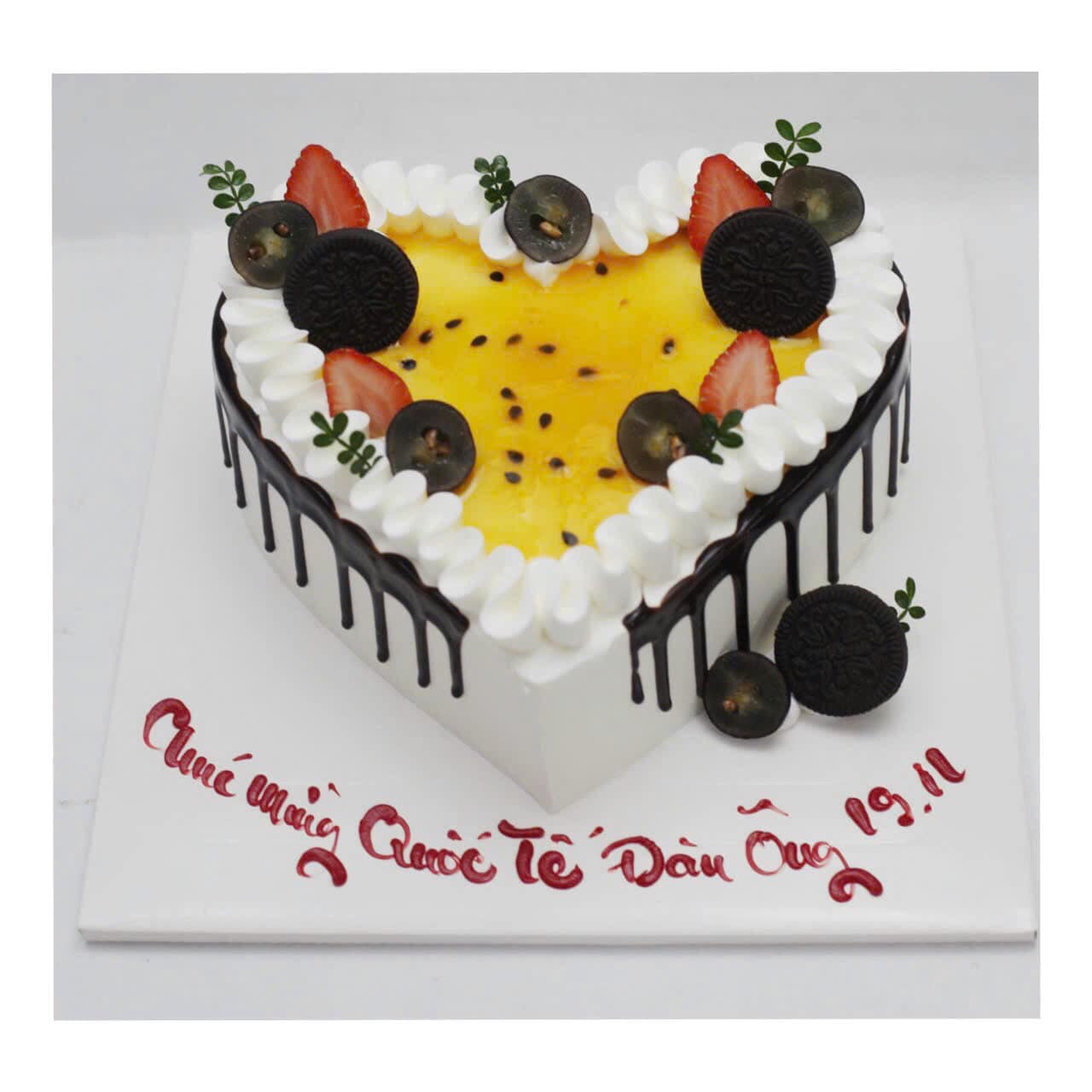 Bánh mousse chanh dây hình trái tim