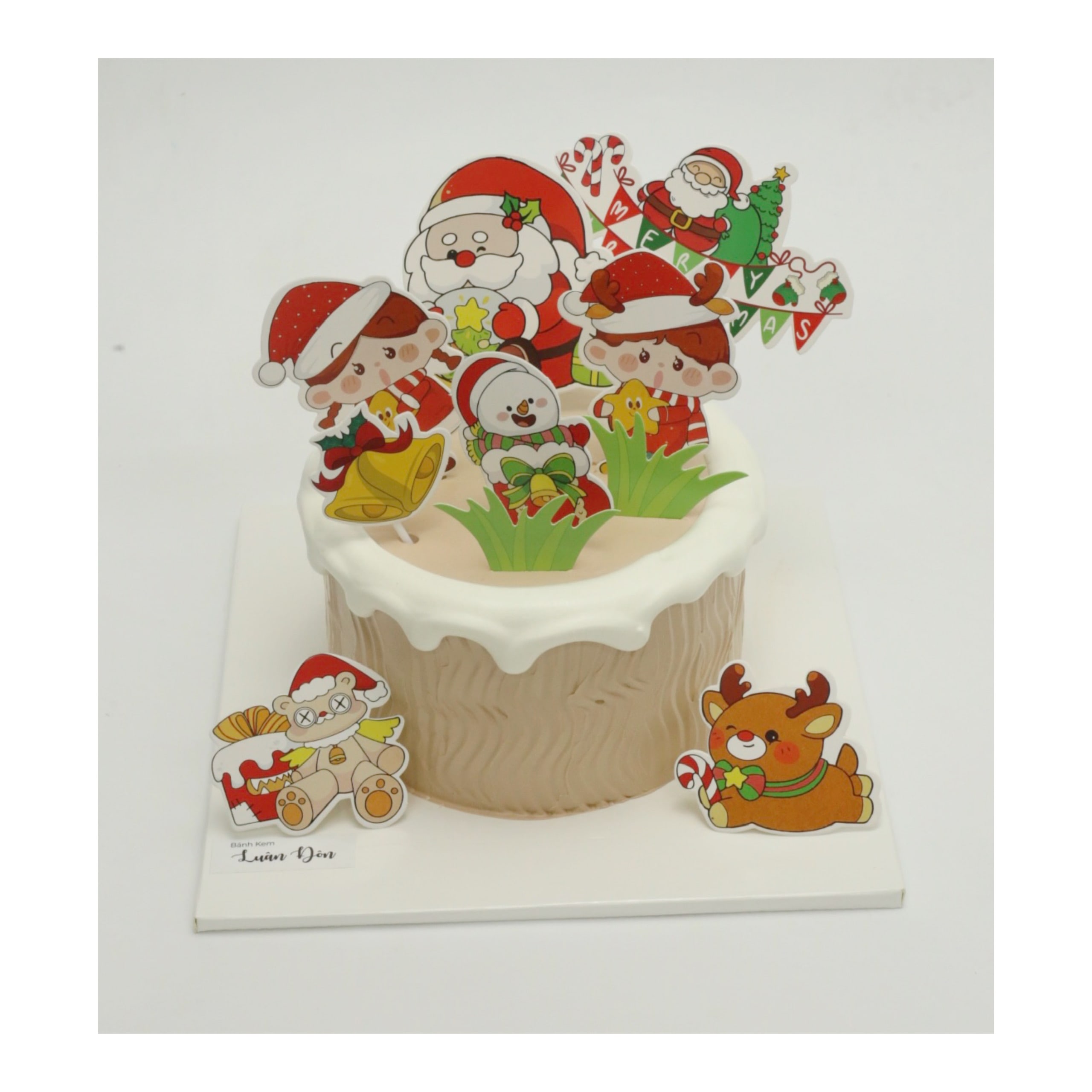 Bánh kem tạo hình gốc cây và tiểu cảnh Noel