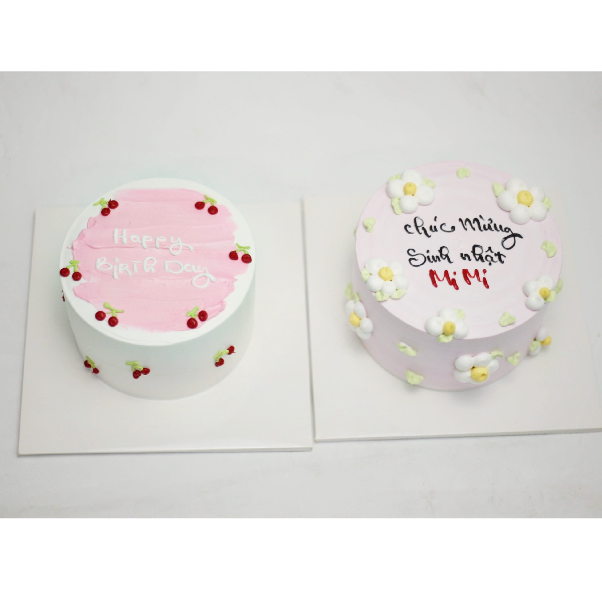 Bánh kem đôi trang trí hoa và cherry tươi tắn