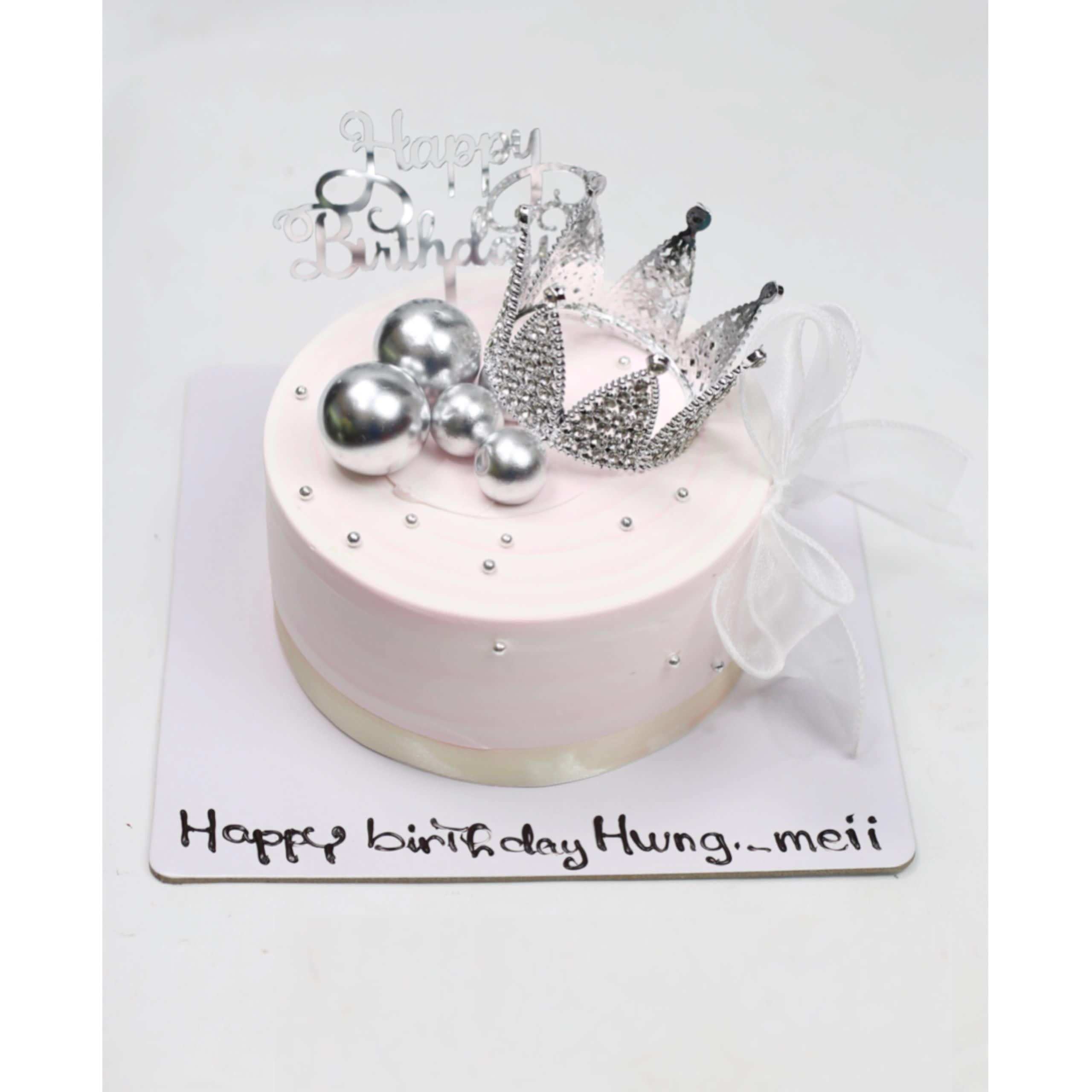 Bánh kem màu hồng pastel vương miện tinh tế