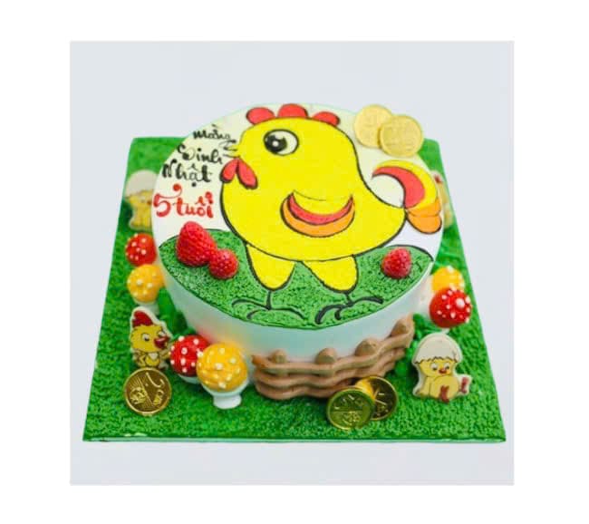 Bánh kem hình gà con trên thảm cỏ xanh