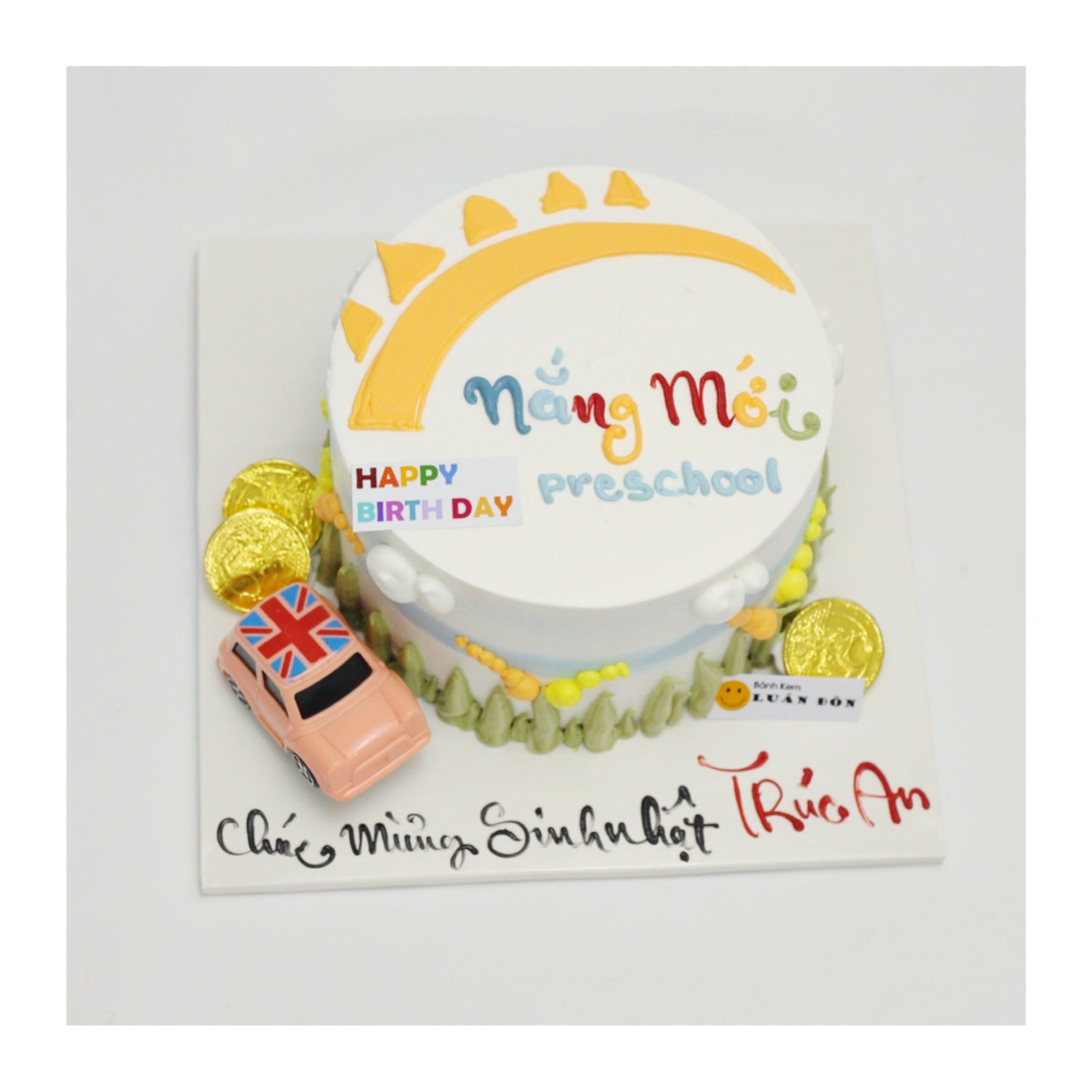 Bánh kem Nắng Mới Preschool xe đồ chơi