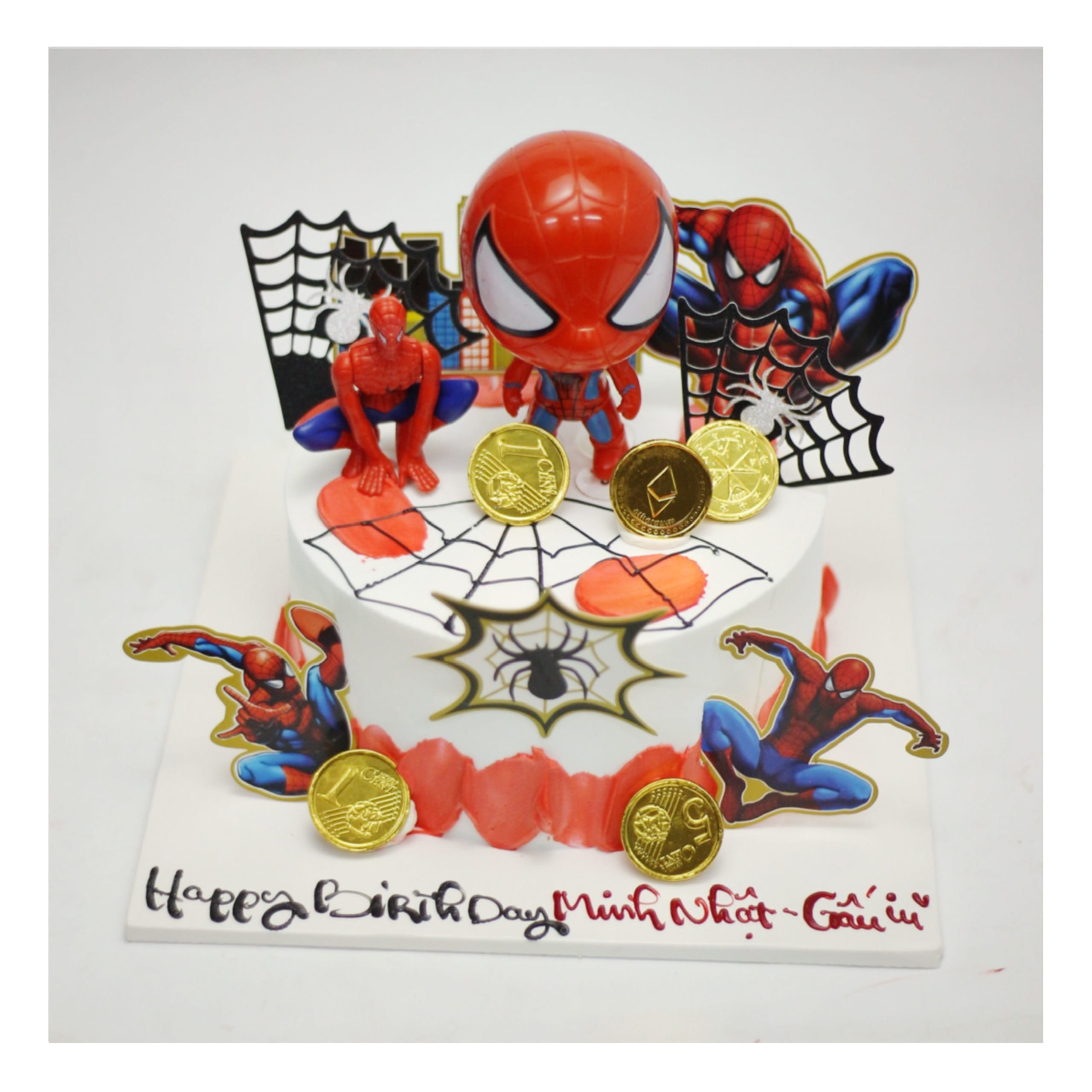 Bánh kem Spiderman cùng đồng tiền vàng