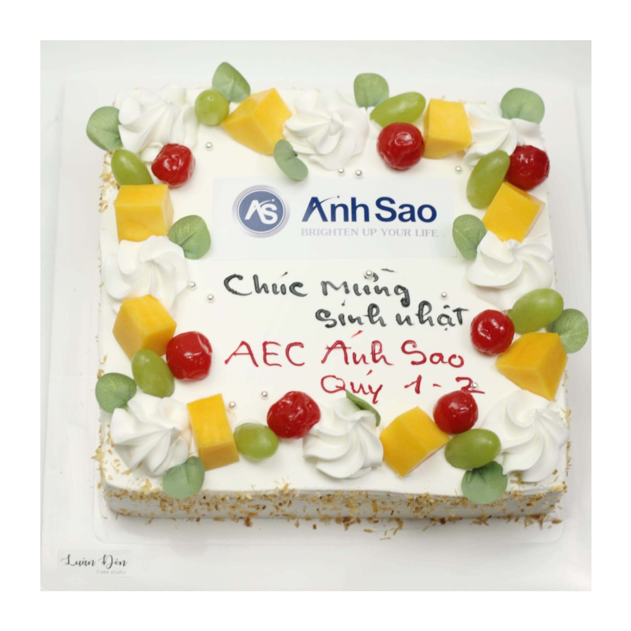 Bánh kem vuông in logo công ty Anh Sao