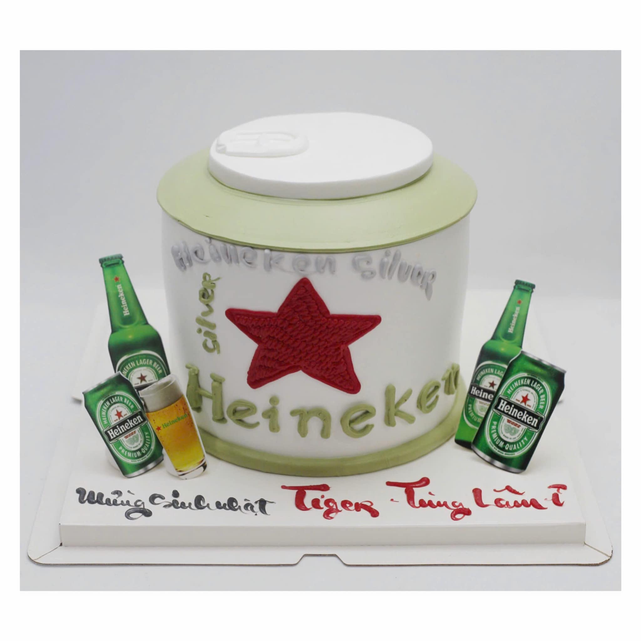 Bánh kem tạo hình lon bia Heineken 3D