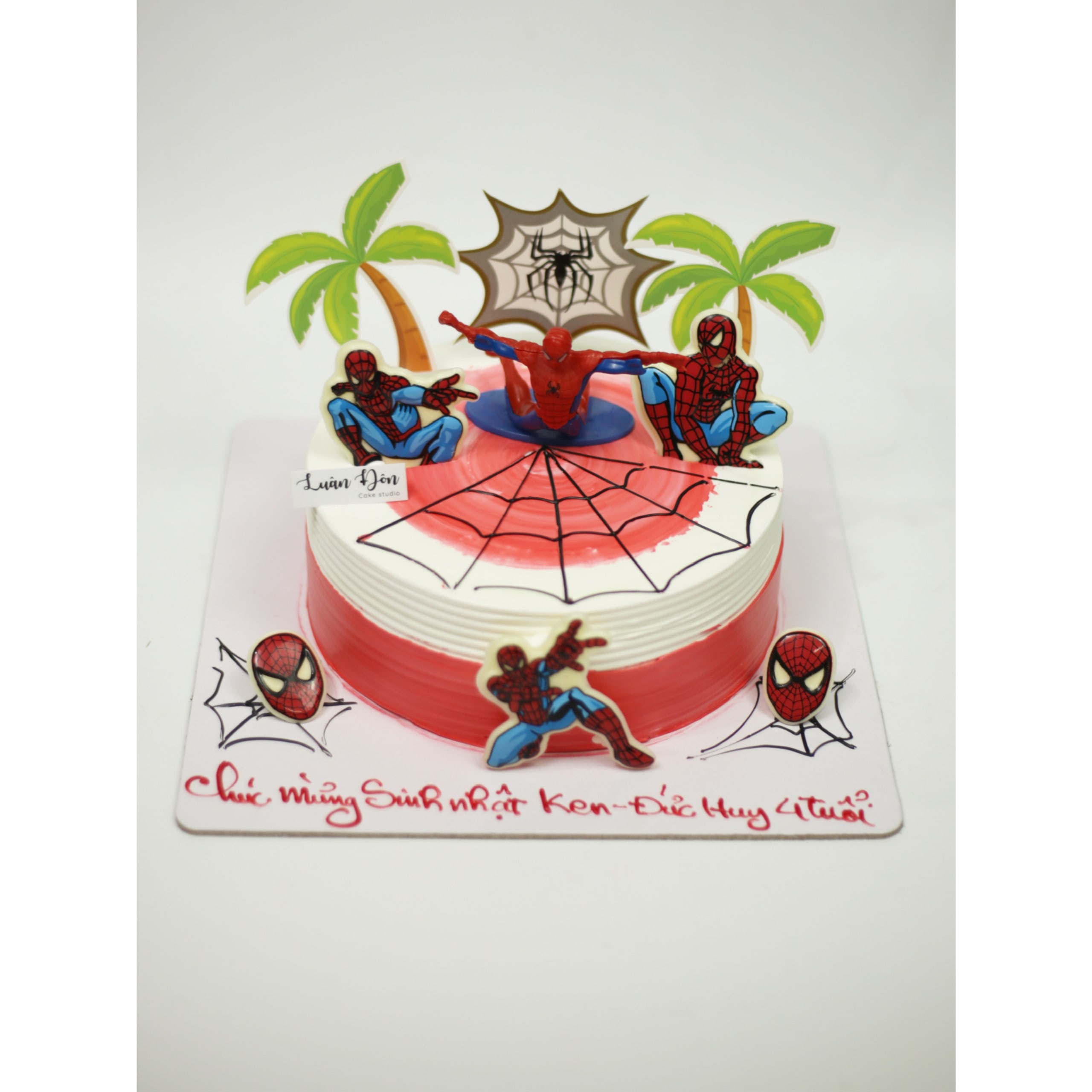 Bánh kem Spider-Man cho bé trai