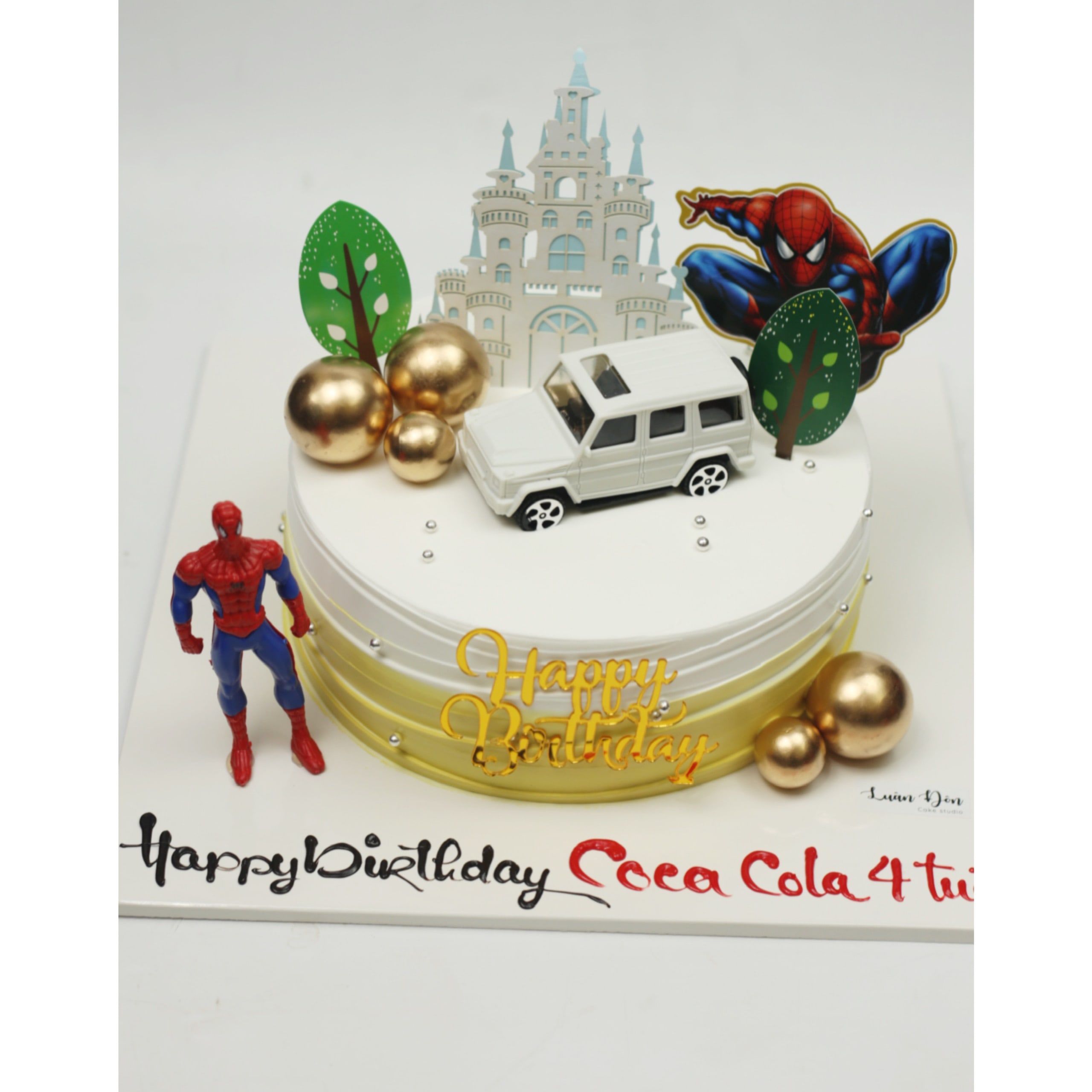 Bánh kem siêu anh hùng Spider-Man và xe ô tô