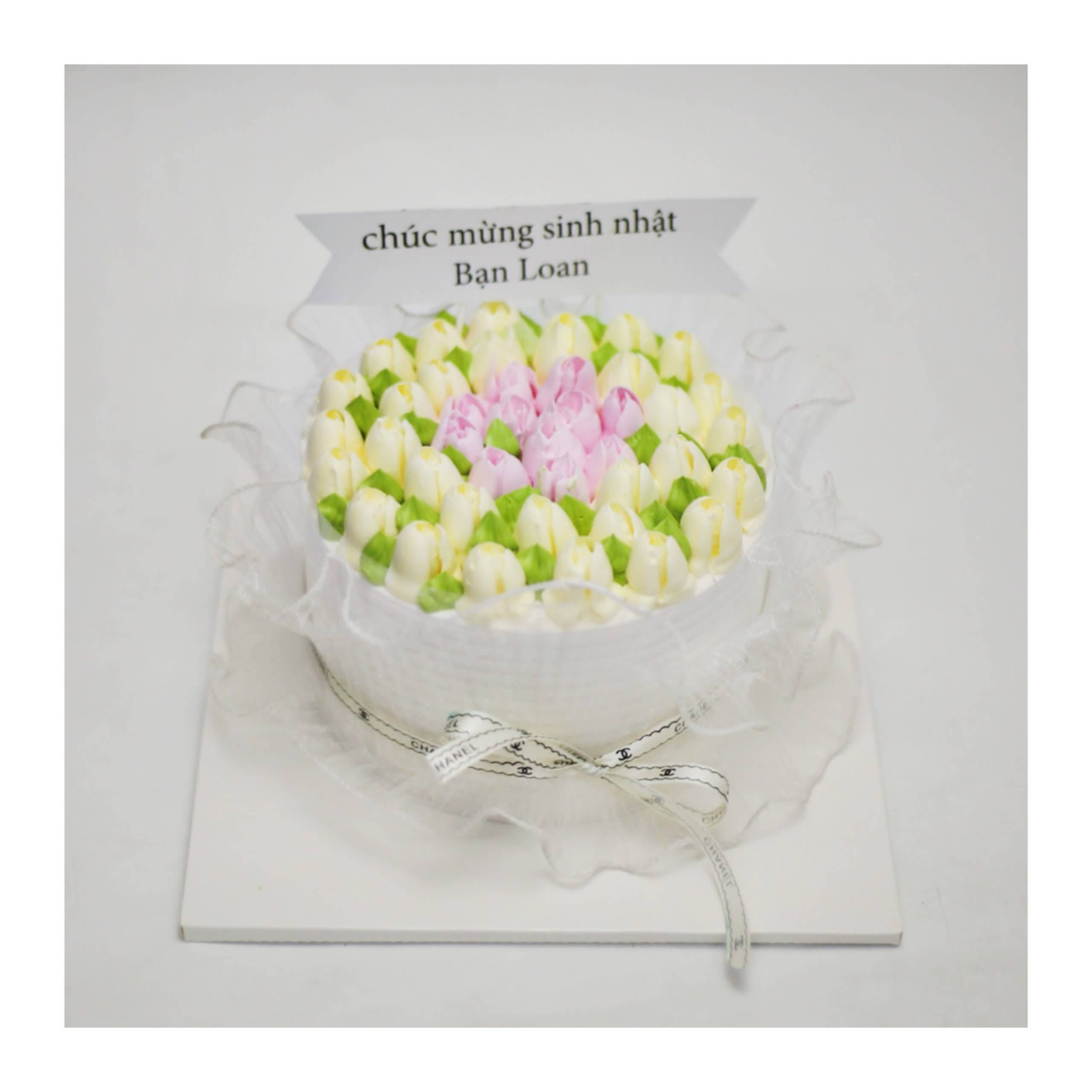 Bánh kem hoa tulip nhẹ nhàng tinh tế