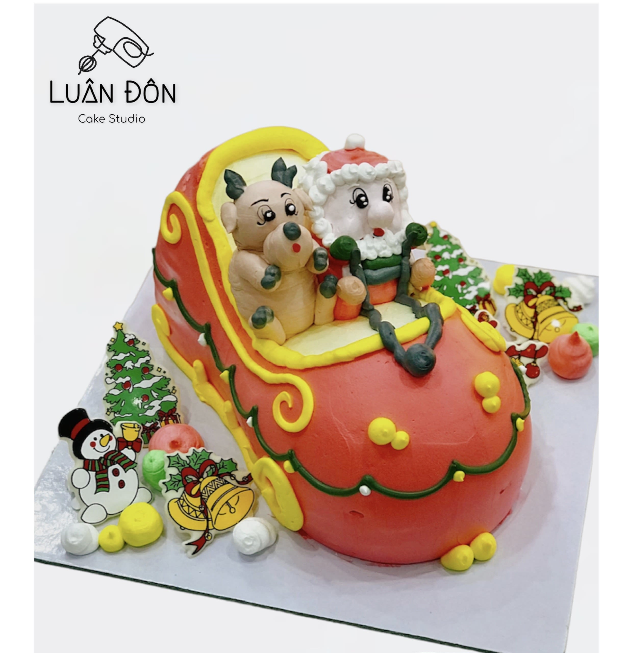 Bánh kem tạo hình xe trượt tuyết ông già Noel