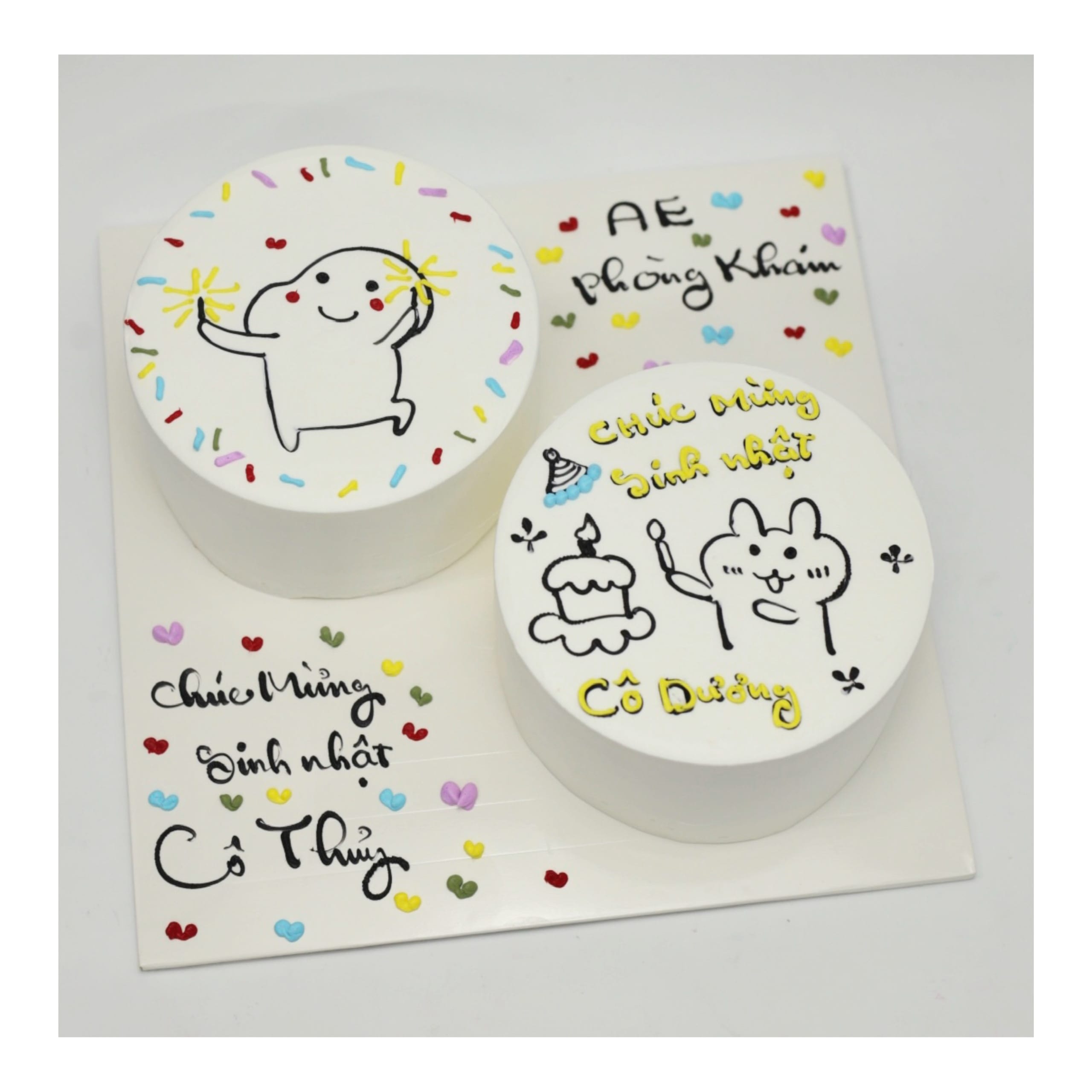 Combo hai bánh kem vẽ hình chibi vui nhộn