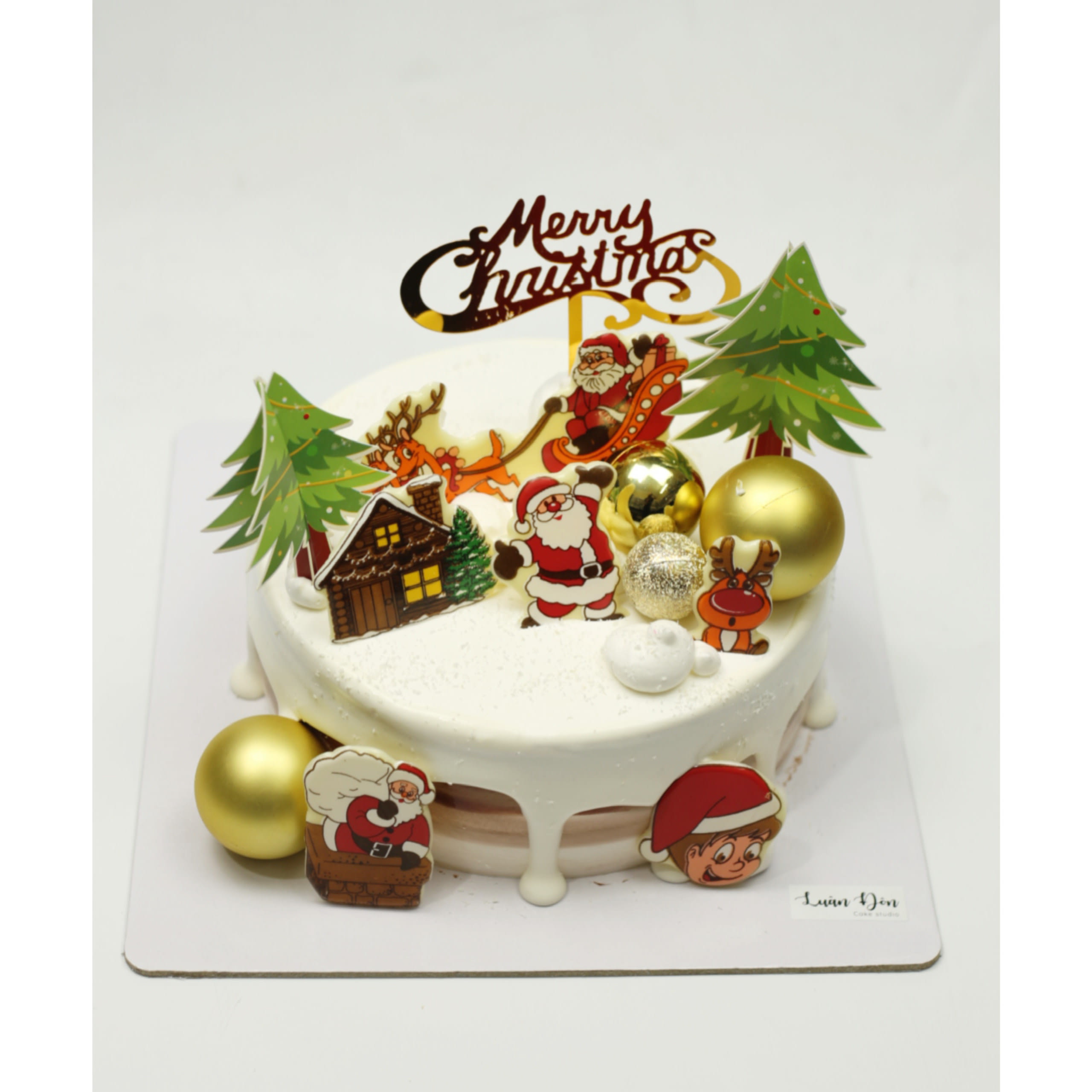 Bánh kem tròn Merry Christmas phủ sốt tuyết trắng