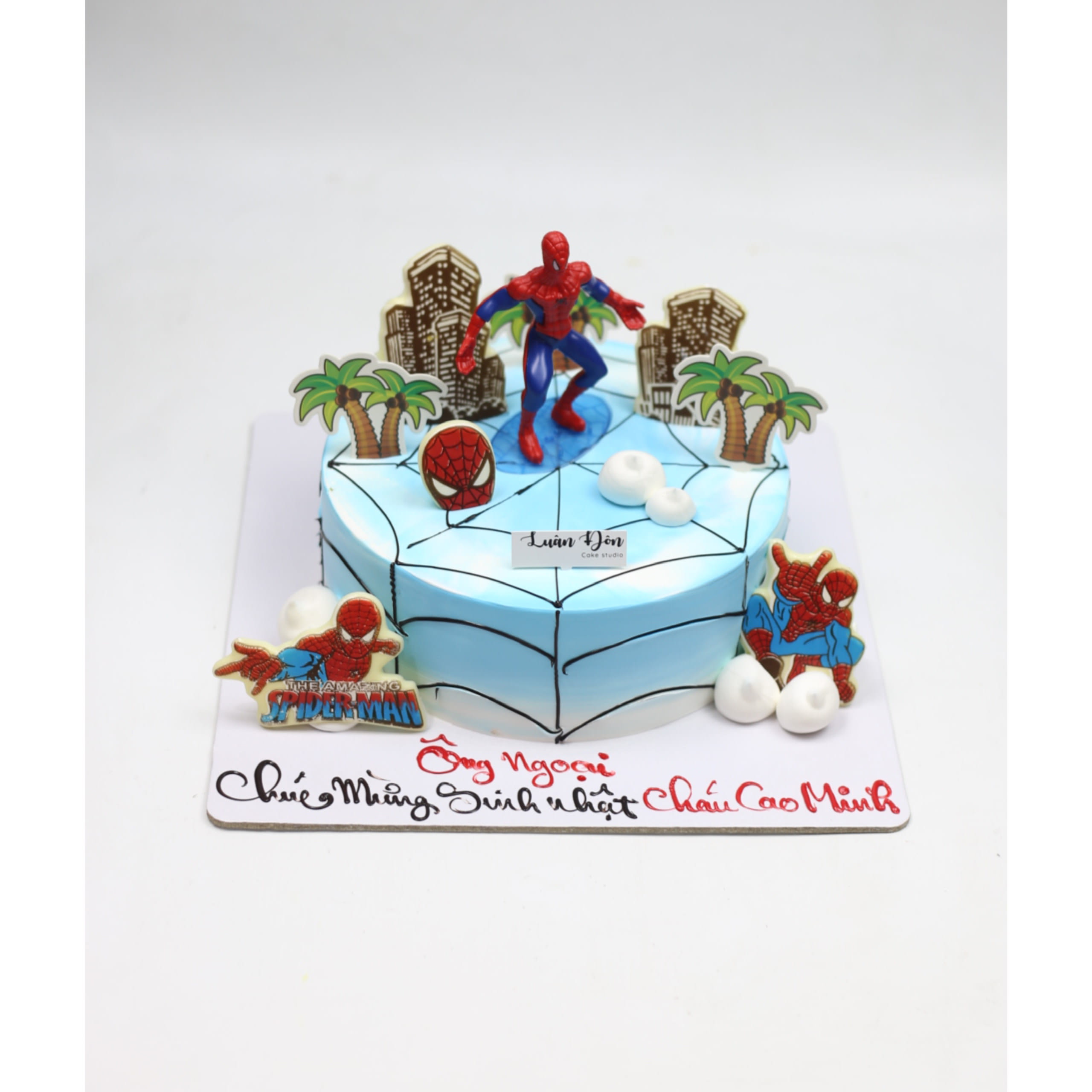Bánh kem Spider-Man kết hợp mạng nhện độc đáo