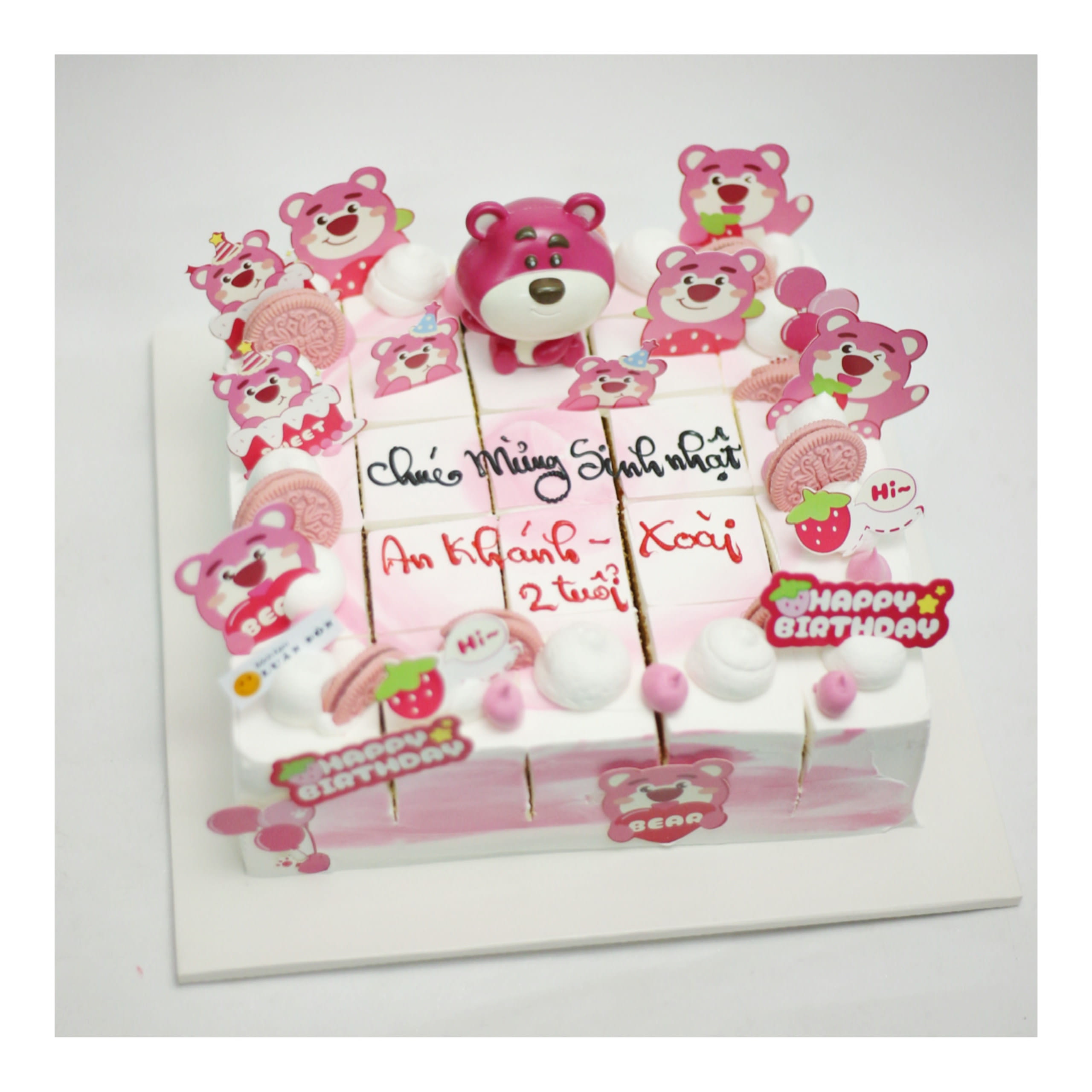 Bánh kem ô vuông hình gấu dâu Lotso đáng yêu