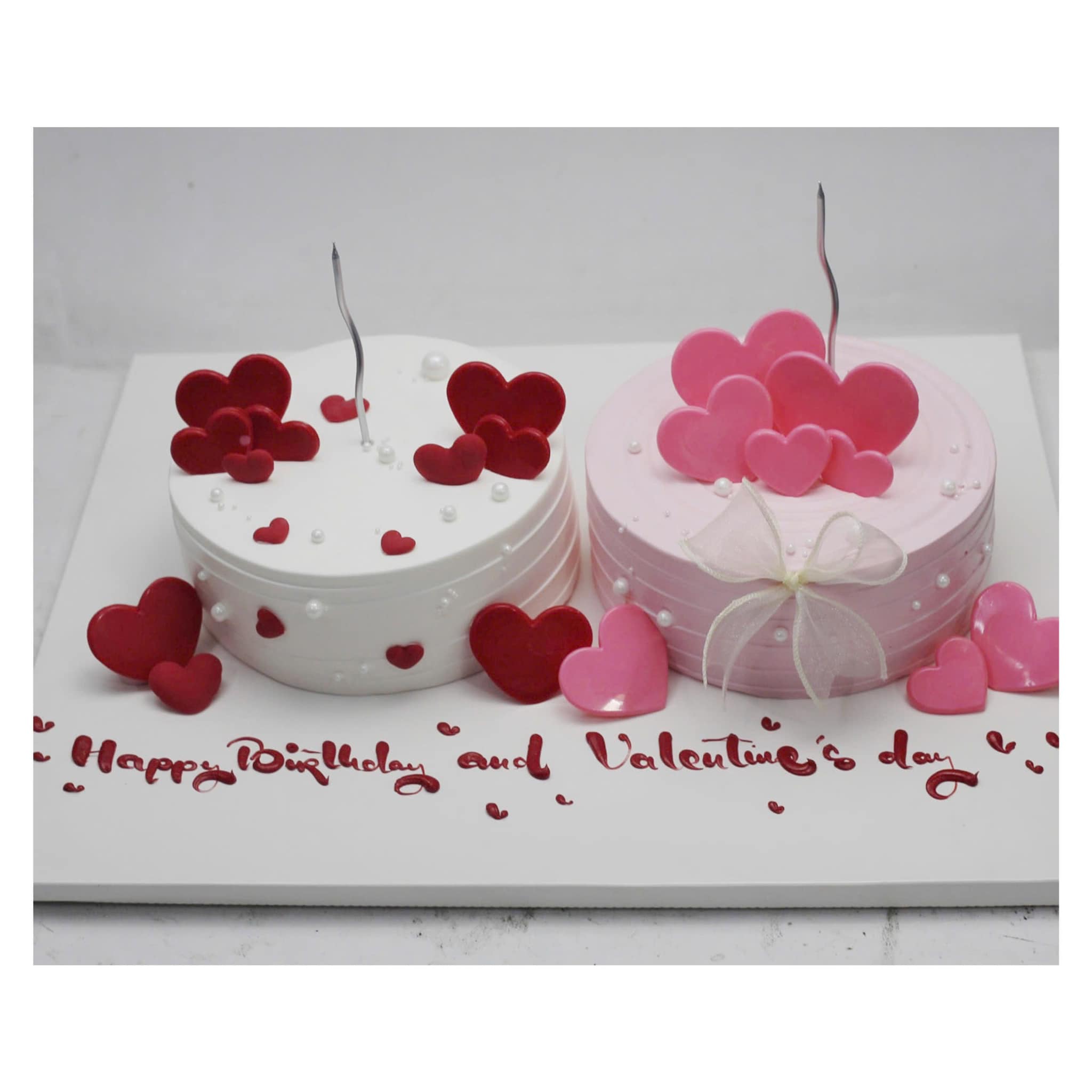 Bánh kem đôi Valentine trái tim đỏ hồng
