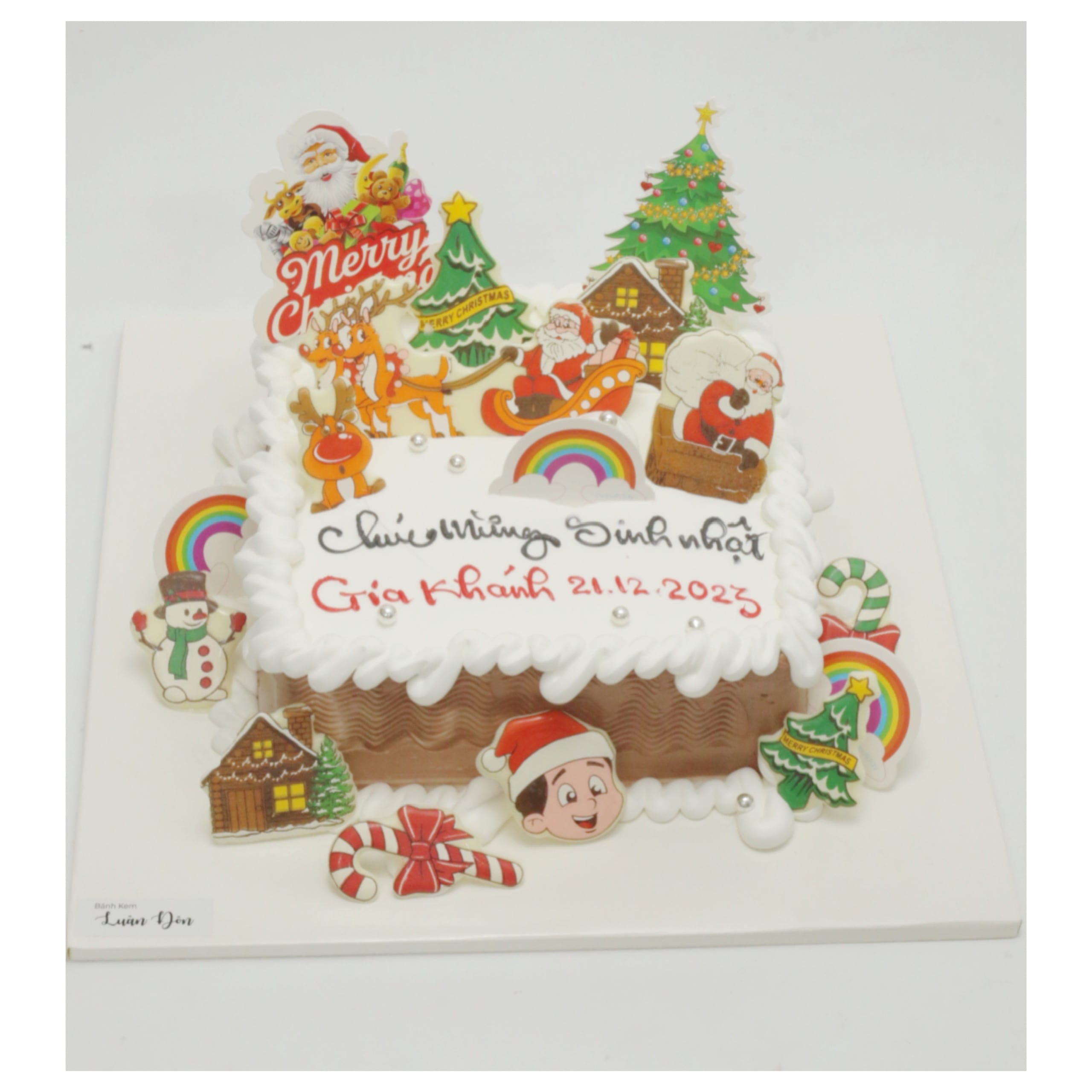 Bánh kem mừng sinh nhật chủ đề Noel trắng