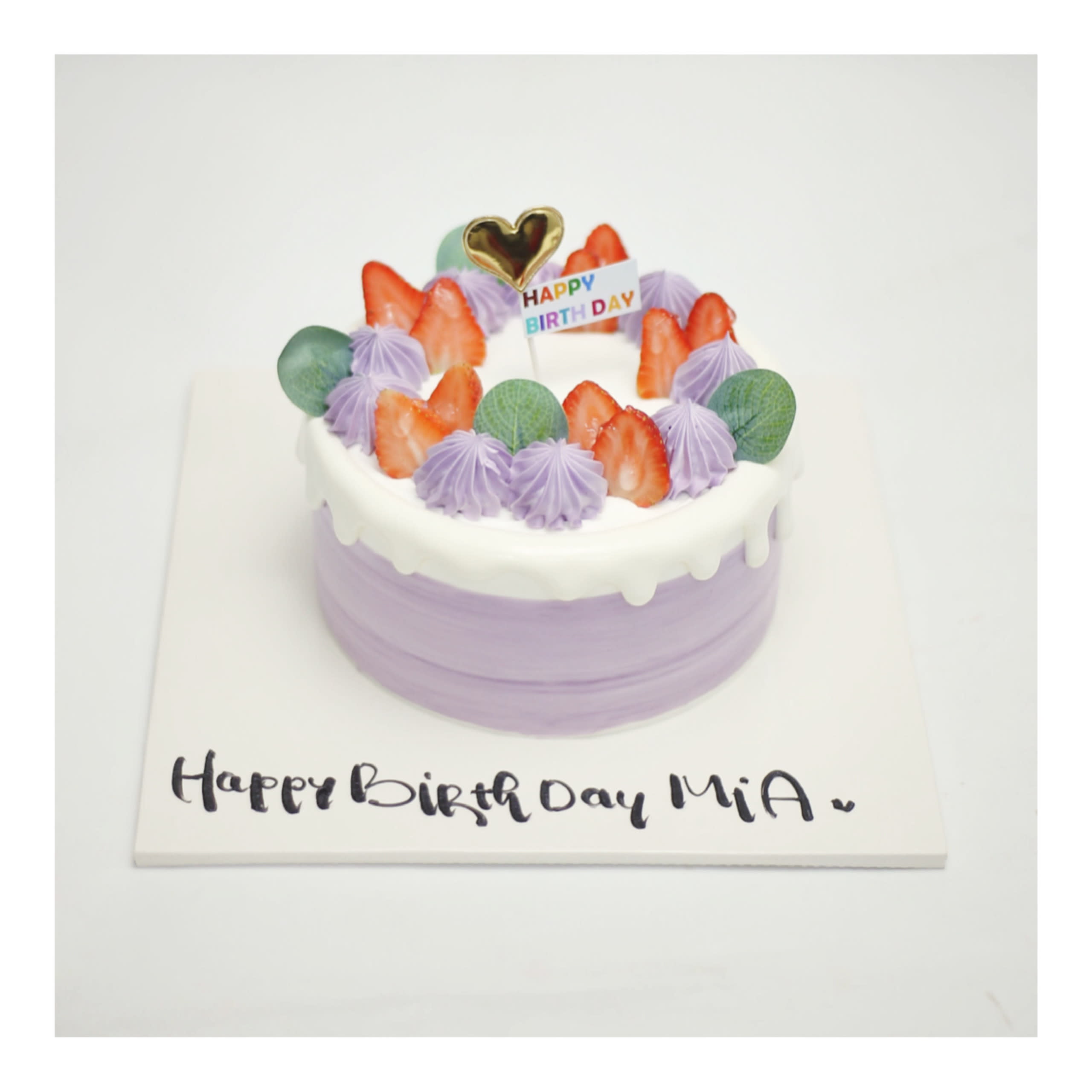 Bánh kem dâu tây tím pastel nhẹ nhàng tinh tế