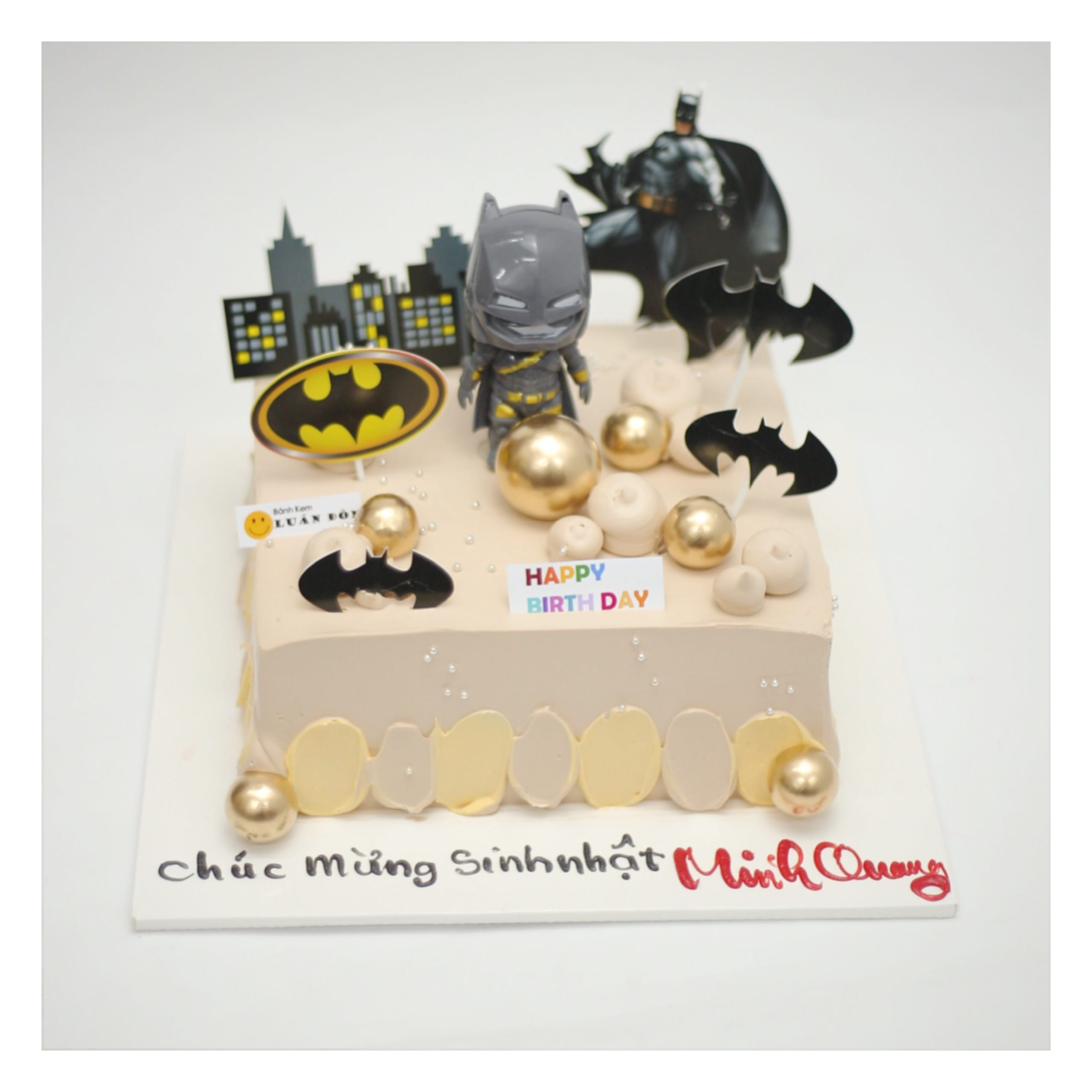 Bánh kem Batman thành phố đen vàng nam tính
