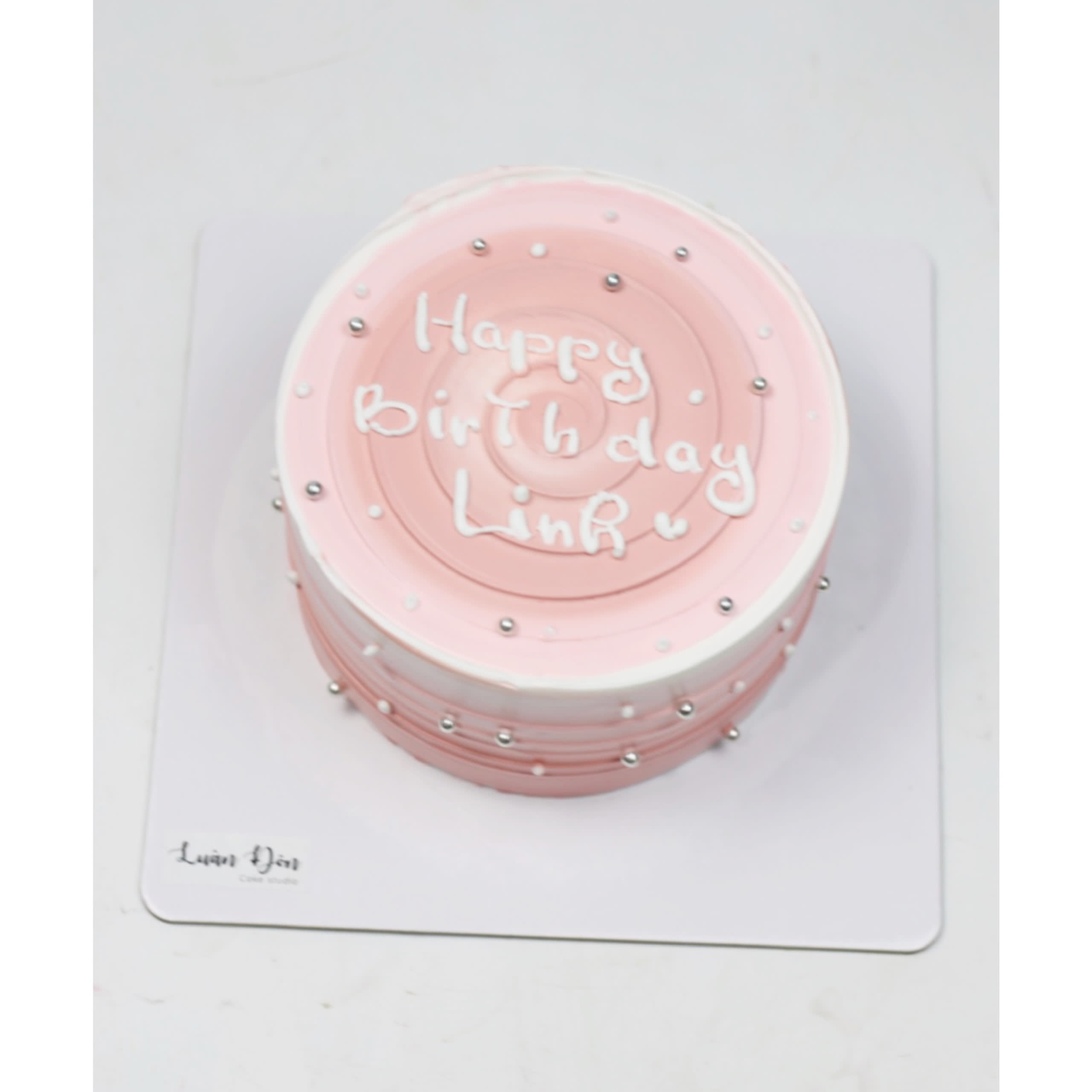 Bánh kem màu hồng pastel tối giản nhẹ nhàng