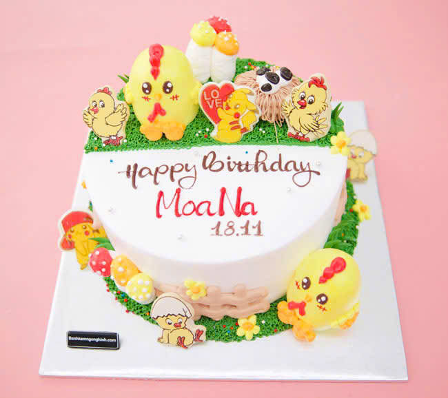 Bánh kem vẽ hình gà con trên đồng cỏ